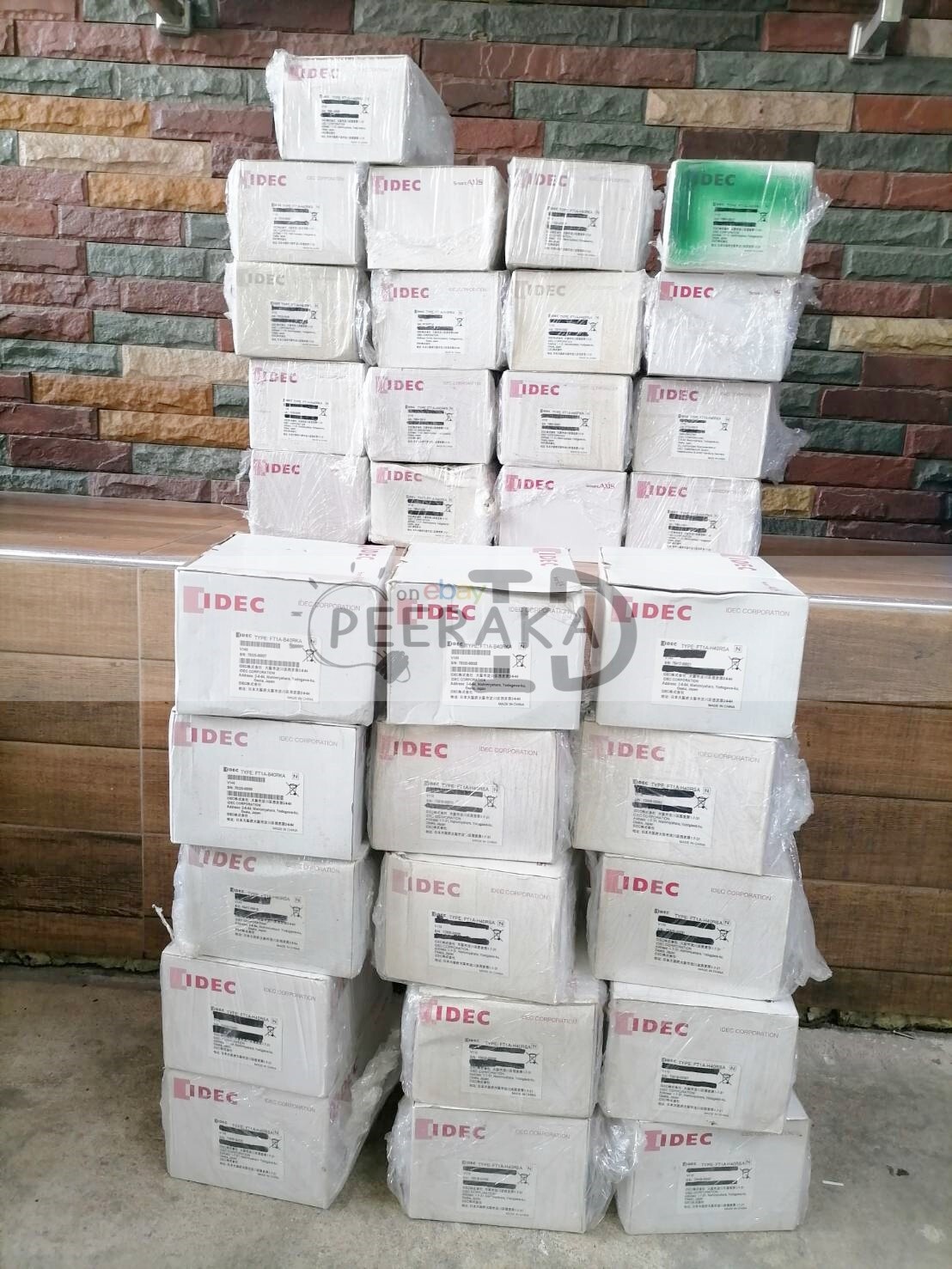 Brand New IDEC FT1A-H40RSA PLC – 40 I/O SmartAXIS Controller, Fast Ship