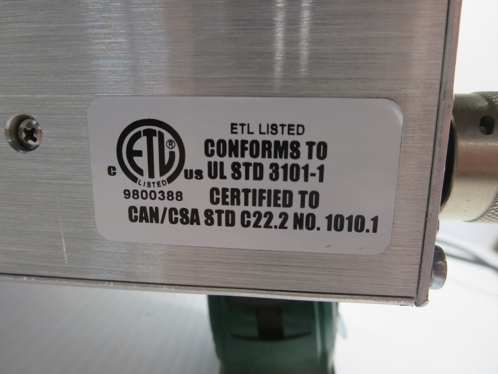 VAT PM-4 Adaptive Pressure Controller 100-240VAC 50/60HZ Powers On