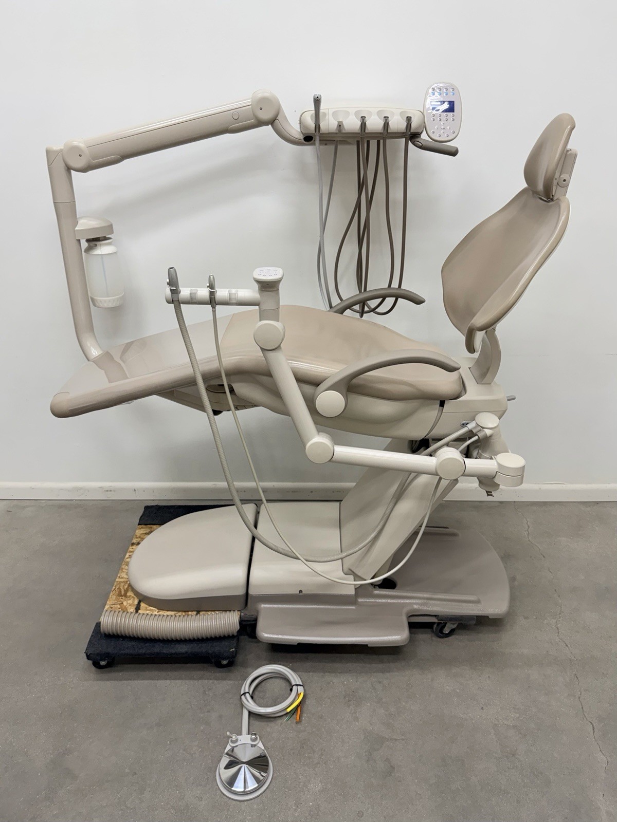 Adec 511 Dental Exam Chair W/ Radius 533 Doctor & 551 Assistant Delivery Units