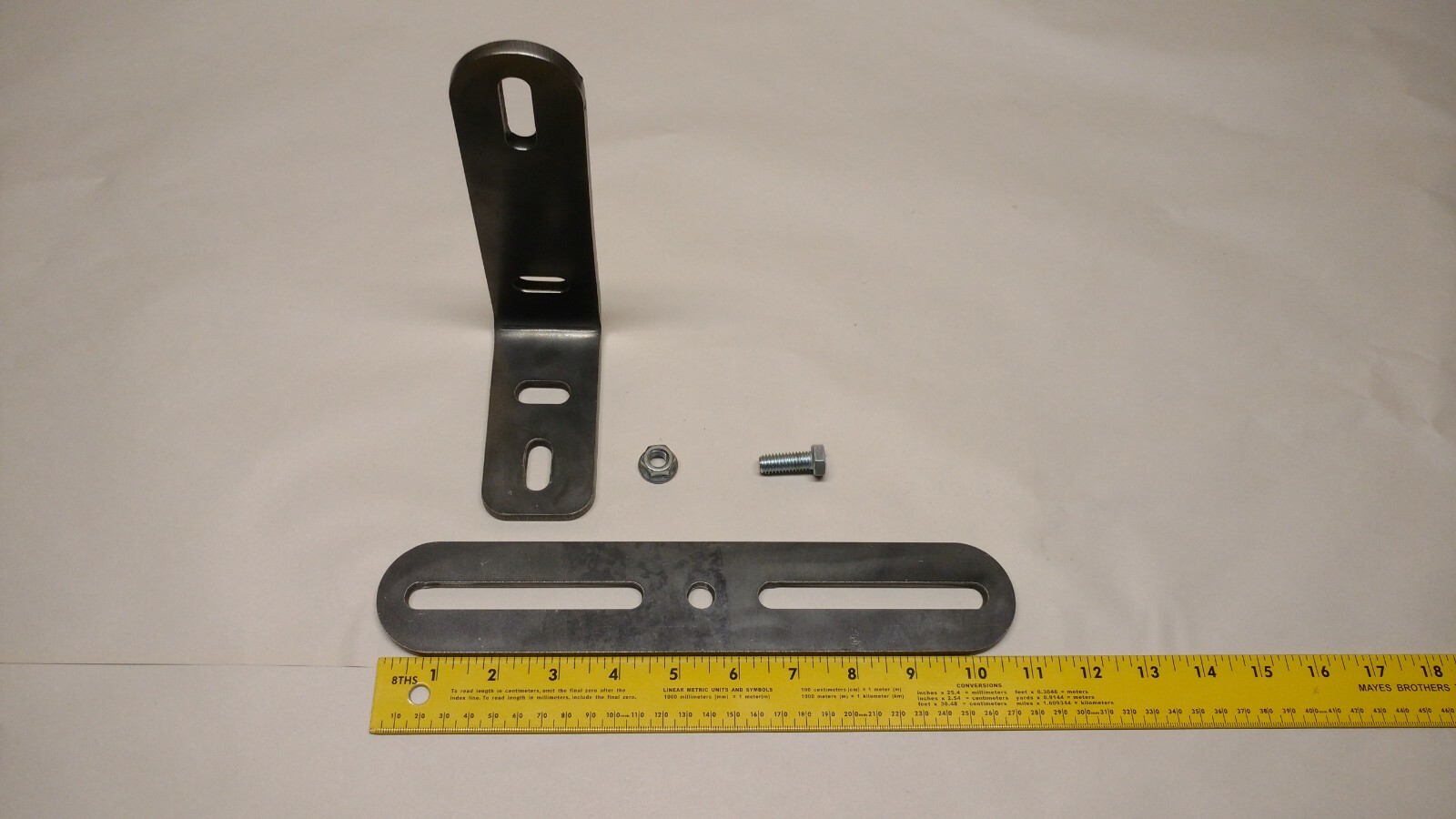 UNIVERSAL TRACTOR MONITOR MOUNTING BRACKET KIT – JOHN DEERE – CASE IH – AGCO