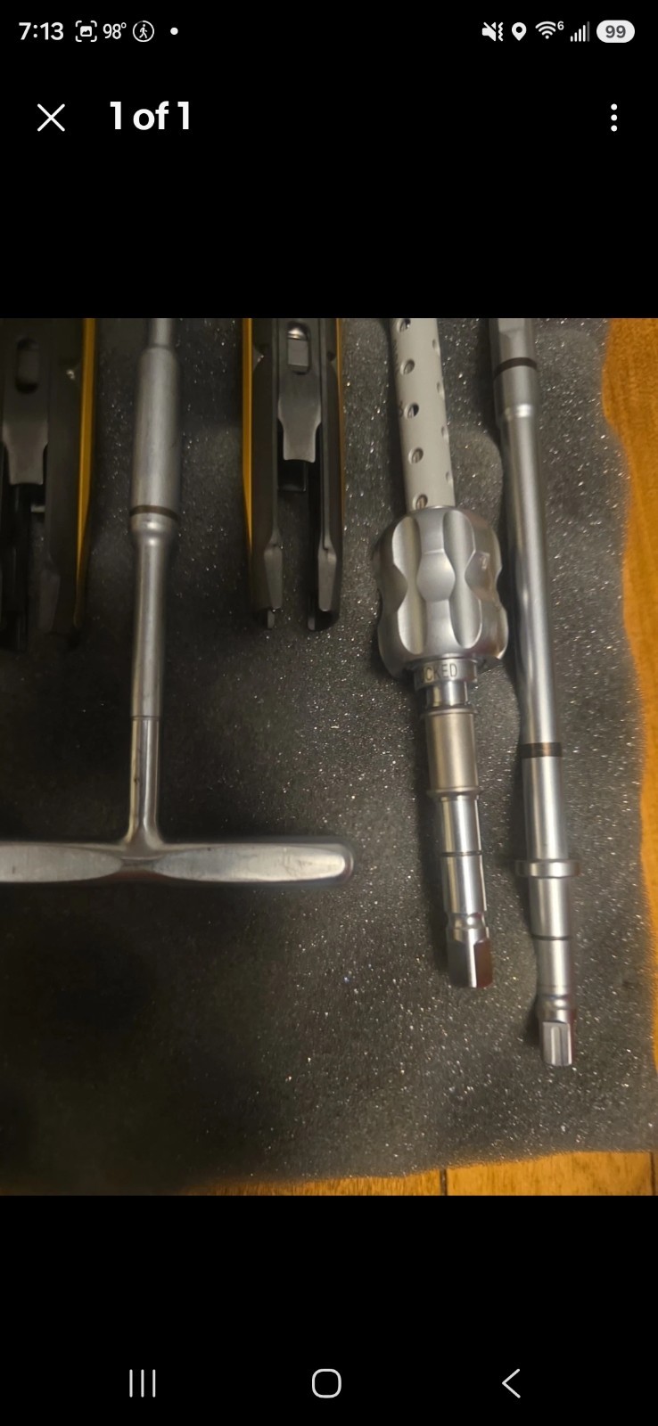 21 pieces with Ratcheting T-Handles, handle and adapters.