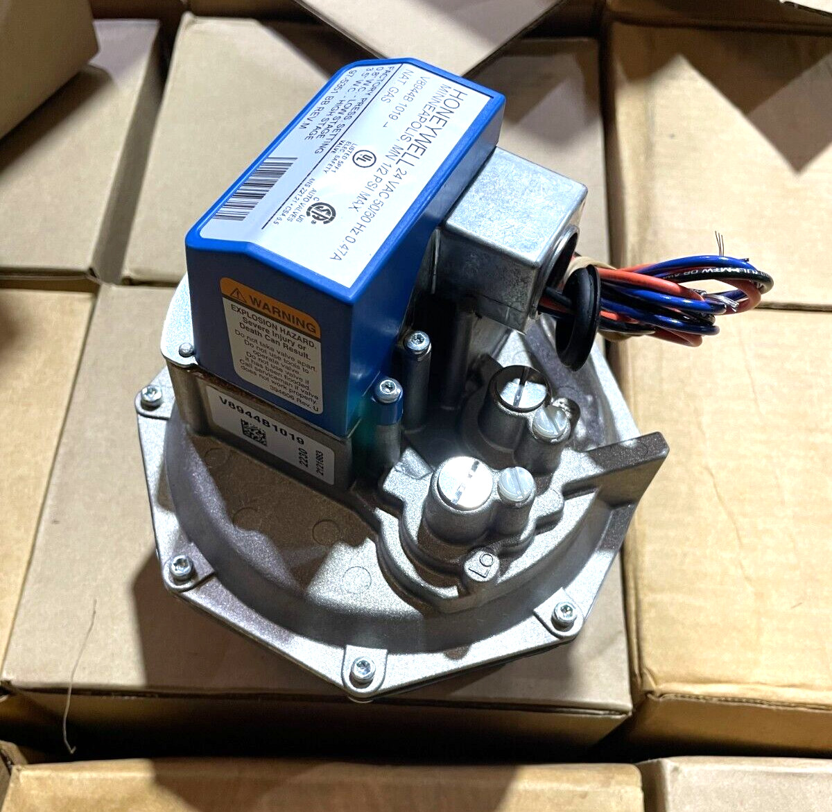 Honeywell V8944B 1019 1″ NPT 24V Diaphragm Gas Valve New/Open Box