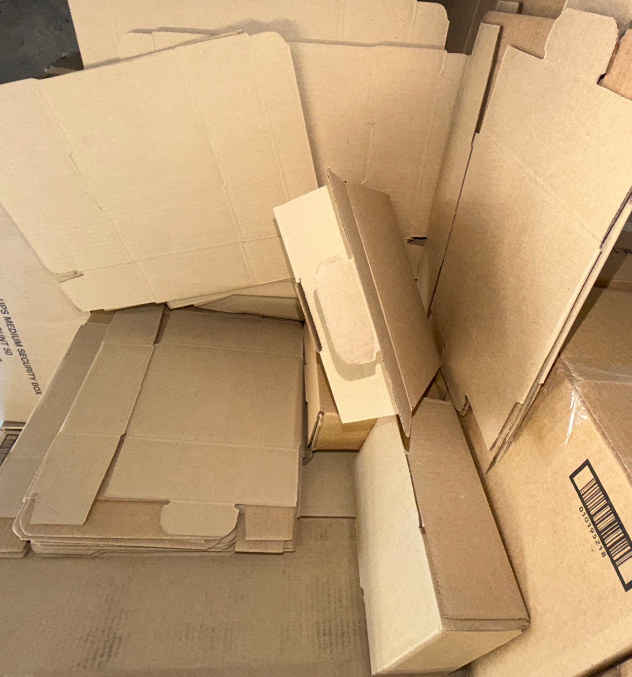 50 Pieces 9″ x 6″ x 3″ Corrugated Mailer Shipping Boxes – * LOCAL PICK UP ONLY *