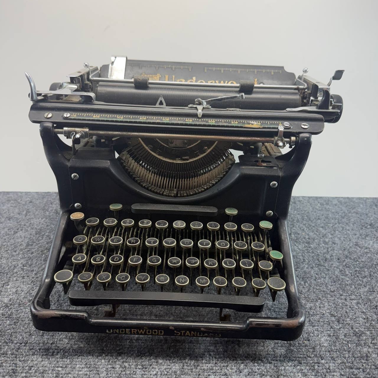 Underwood Model 11 Vintage Desktop Typewriter Glass Keys Black Untested