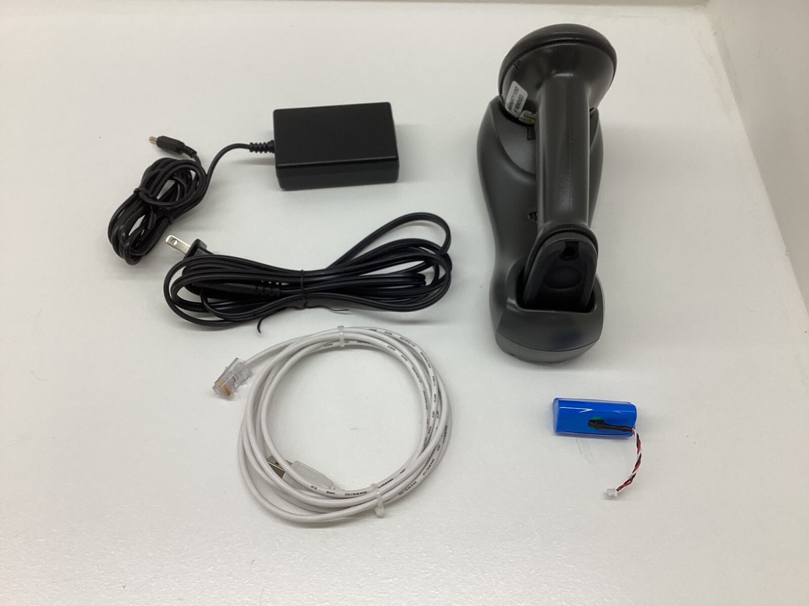 DS6878 WIRELESS BLUETOOTH 1D 2D BARCODE SCANNER KIT NEW BATTERY, SYMBOL MOTOROLA