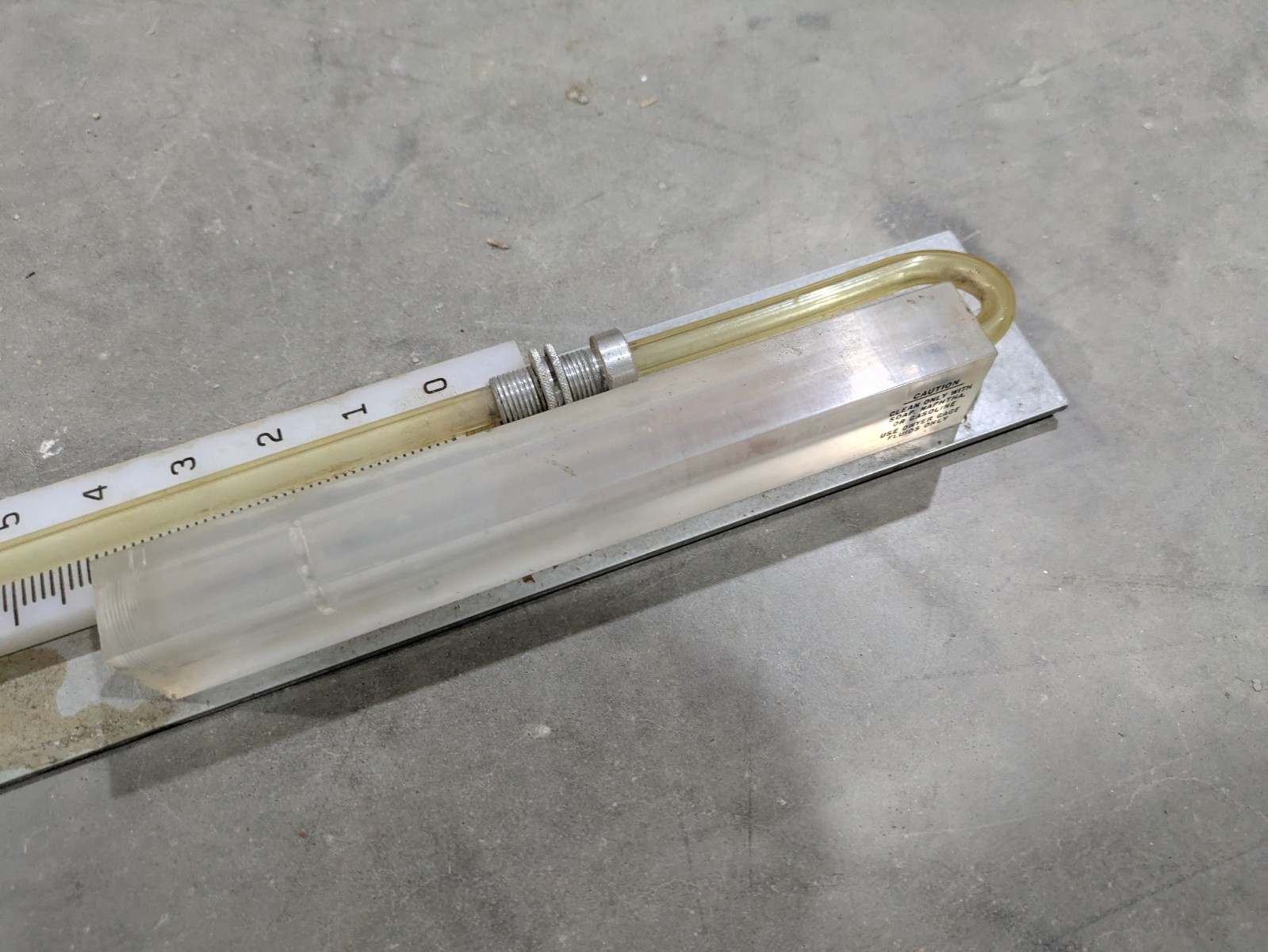 Dwyer 1230-36 Flex-Tube Well-Type Manometer Series 1230 36-Inch Range Used