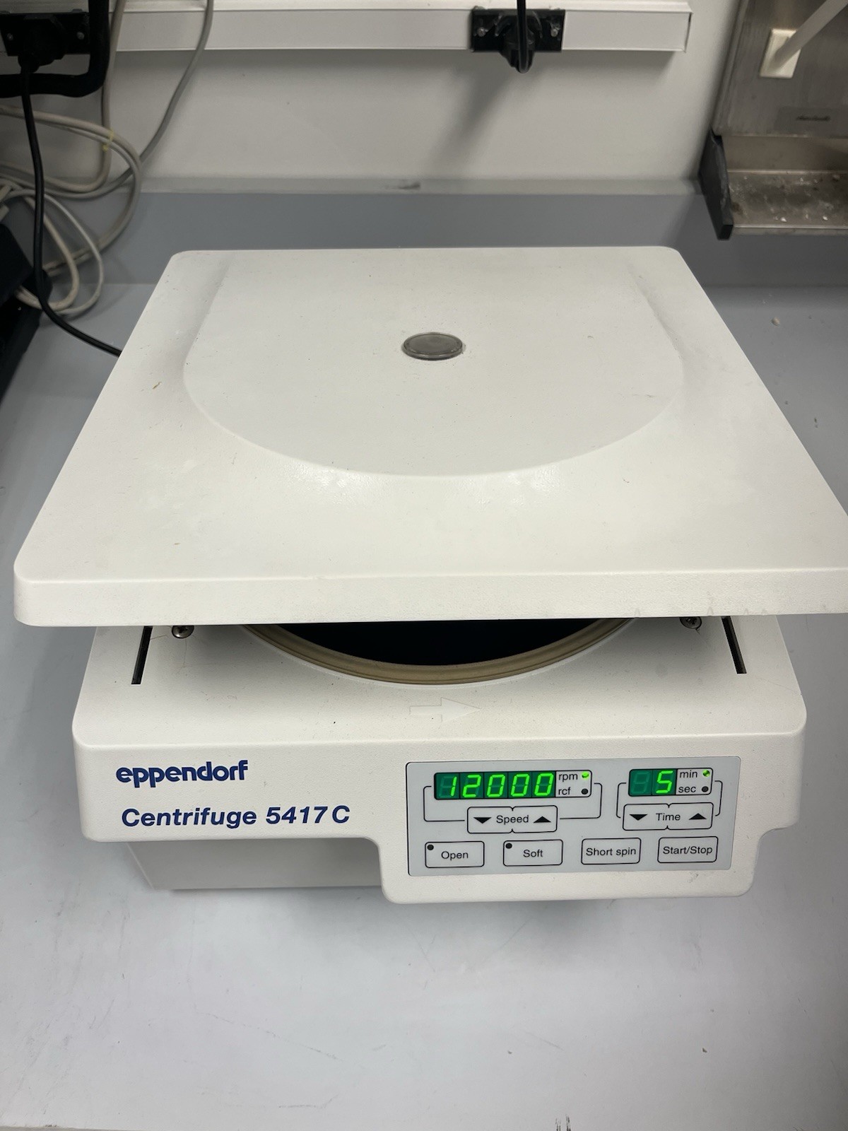Eppendorf 5417C Centrifuge 14000 RPM w/F45-30-11 Rotor