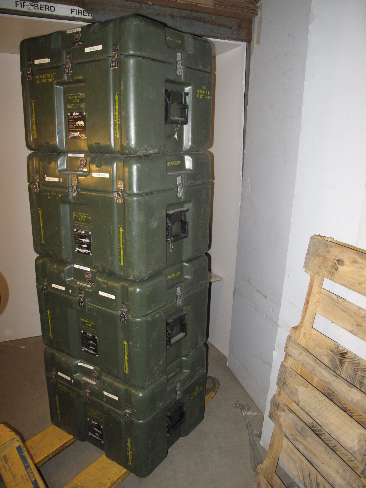Hardigg Pelican Hard Case Single Hinged Lid AL2318-1205 Foamed laptops 26x21x19