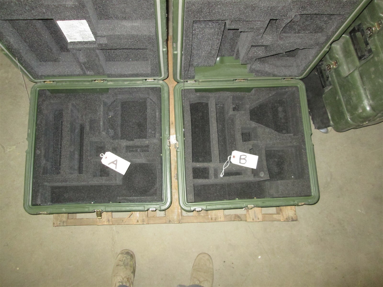 Hardigg Pelican Hard Case Hinged Single Lid AL2221-0604 Roto Molded 26x24x14 F1