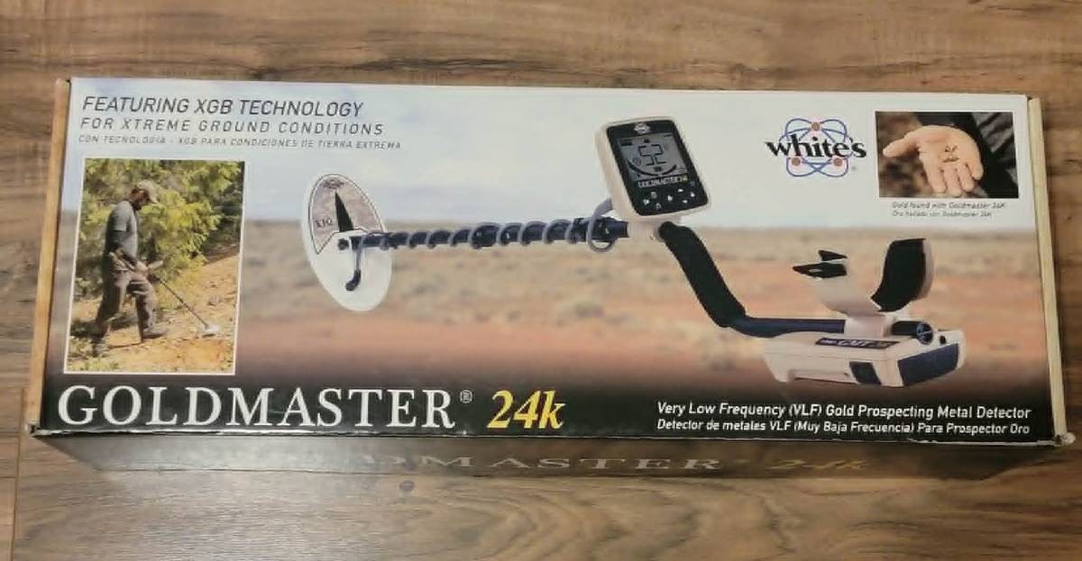 Whites Goldmaster 24K metal detector with 2 coils. Barely used 1x. Plus extras !