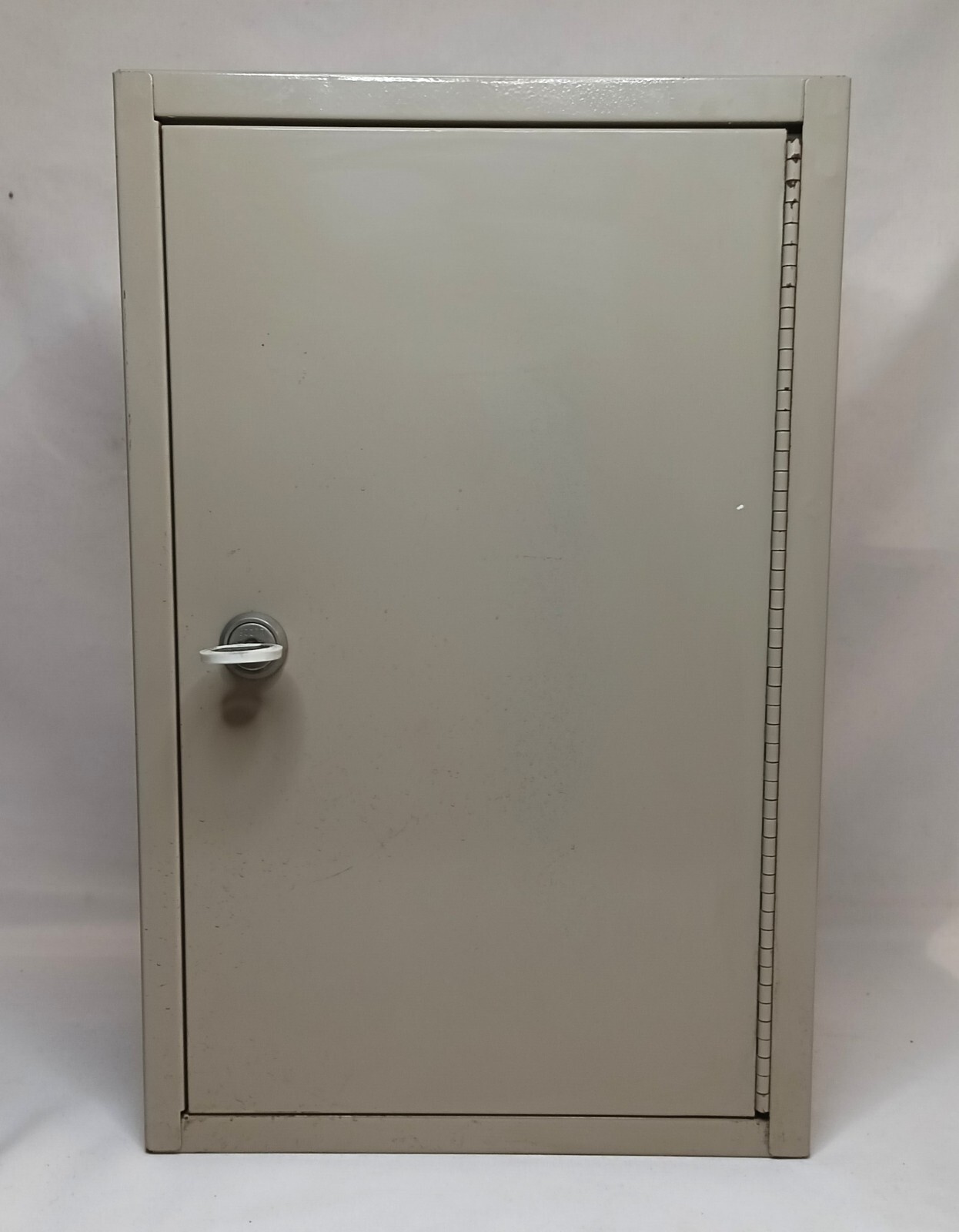 Key Cabinet Wall Mount MMF Industries Holds 40 Plus Keys