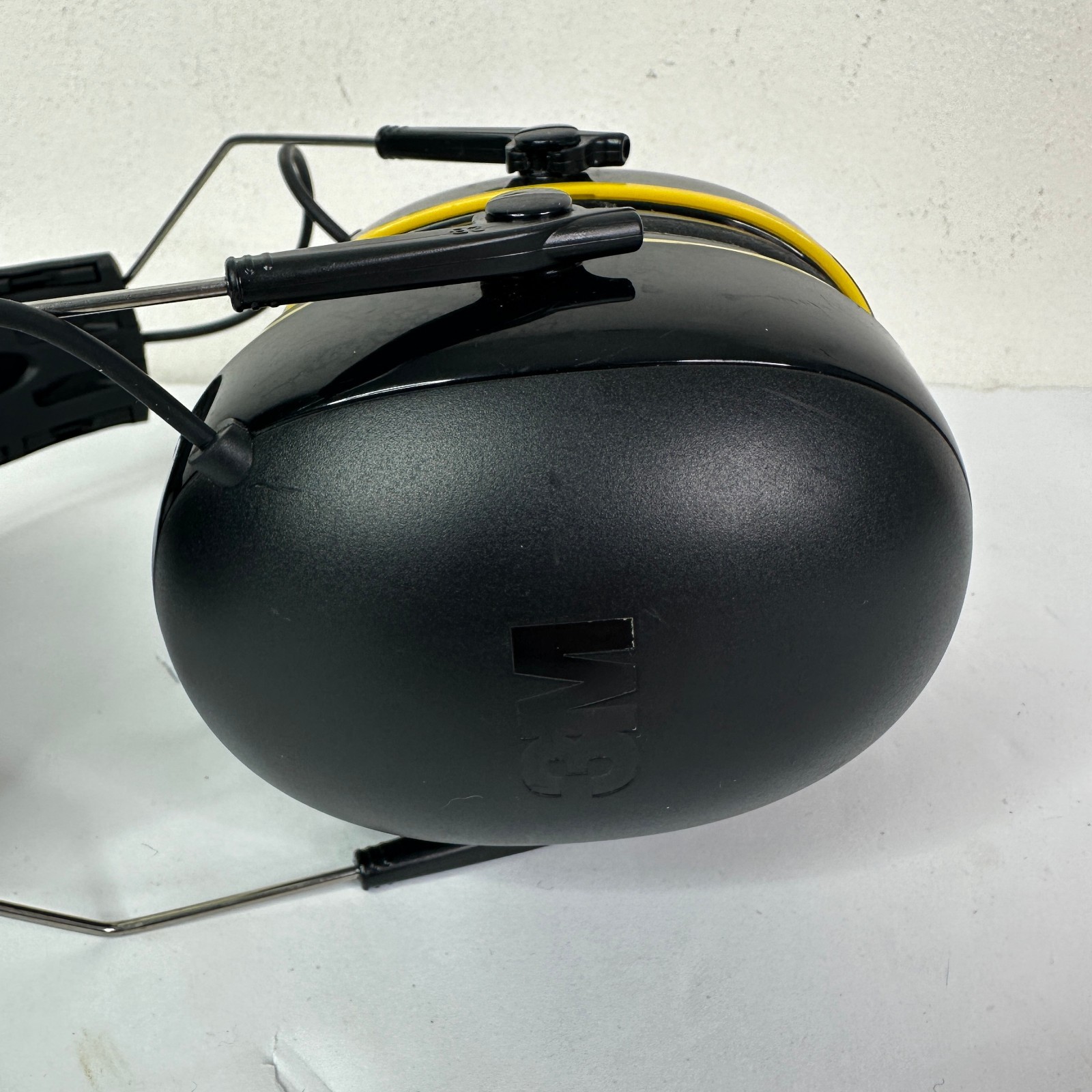 3M Worktunes Connect Wireless Hearing Protector with Bluetooth w/ USB Cable