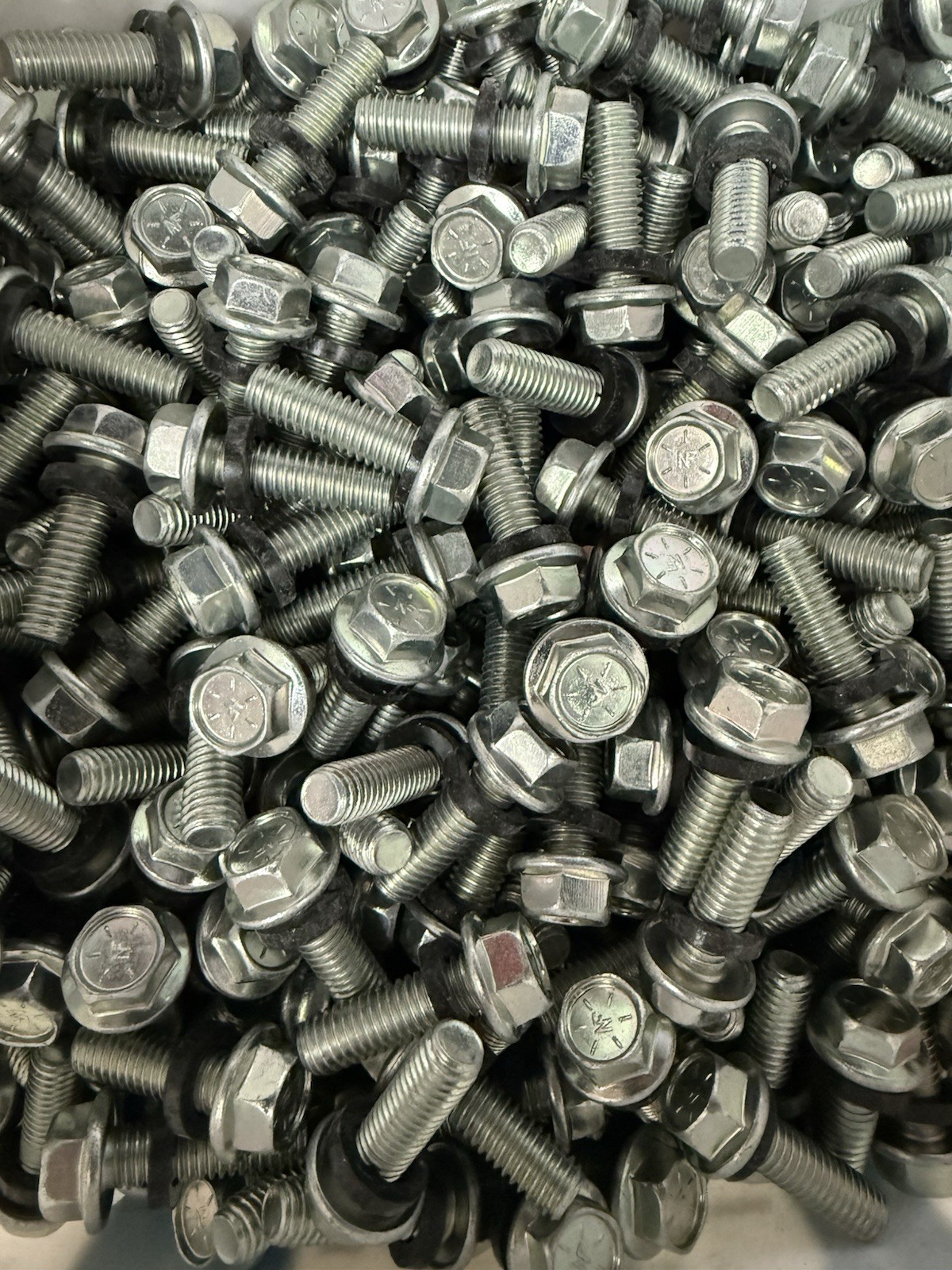 (750)3/8″-16×1 1/4″ Grade 8 Flange Grain Bin Steel Building Bolts Rubber Washers