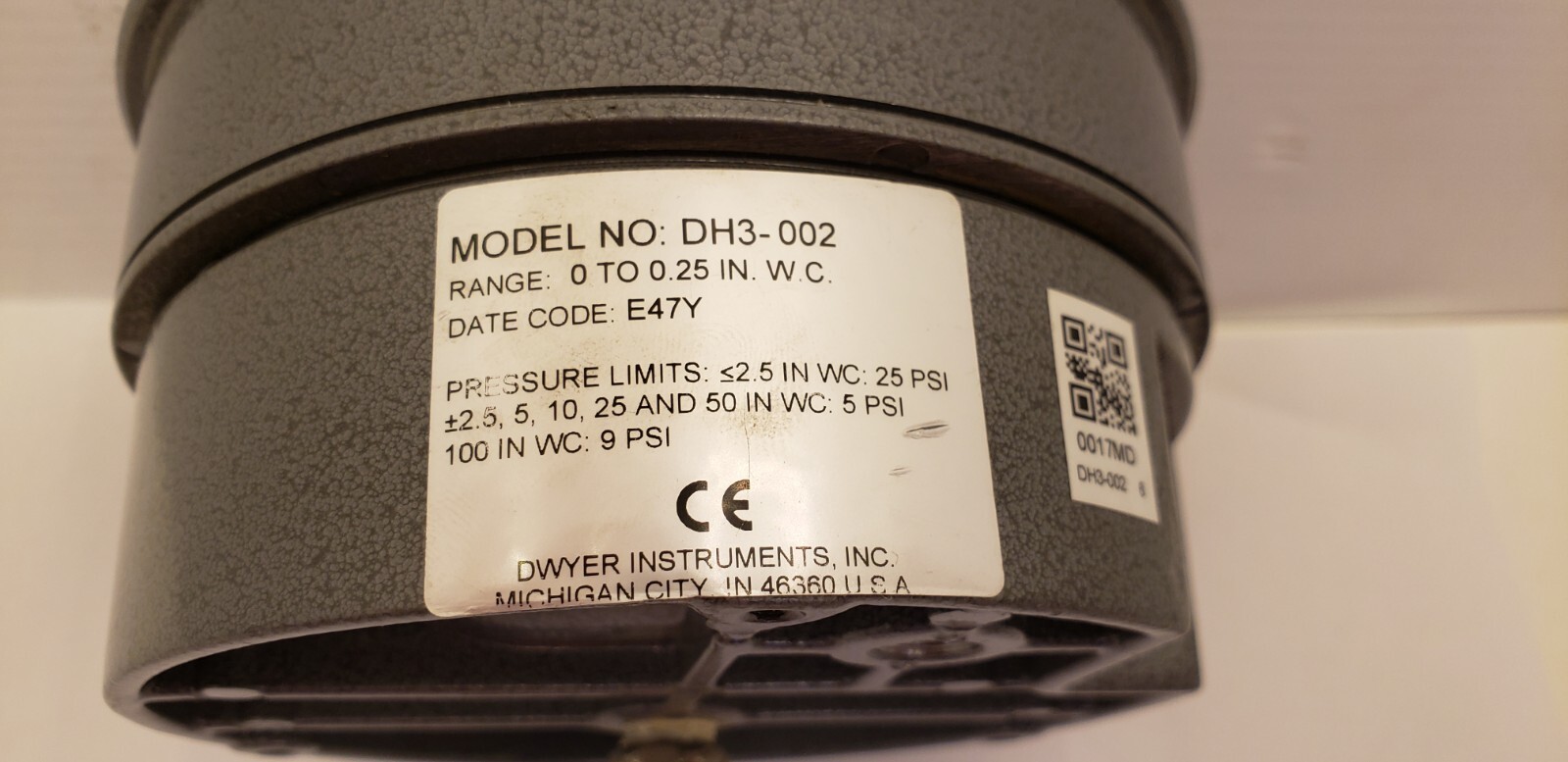 DWYER DH3-002 DIFFERENTIAL PRESSURE CONTROLLER, 0-0.25″ W.C. RANGE