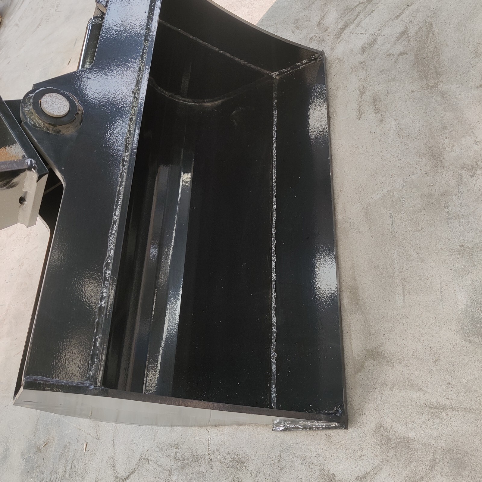TYPHON Attachments 600mm Tilting Bucket Attachment for TYPHON Machinery Machine