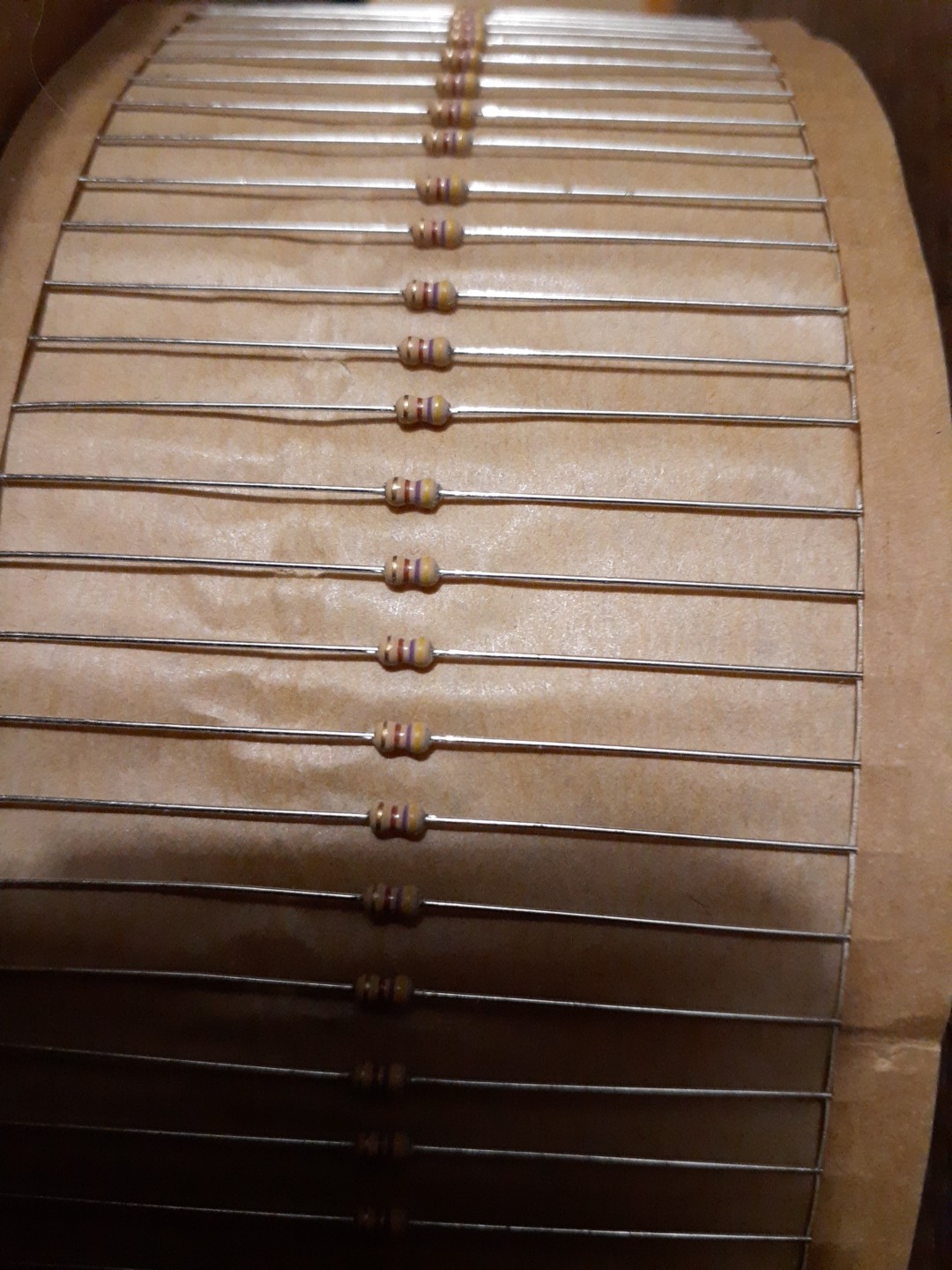 3300x 470 Ohm 1/8W Through Hole Resistors NOS Reel