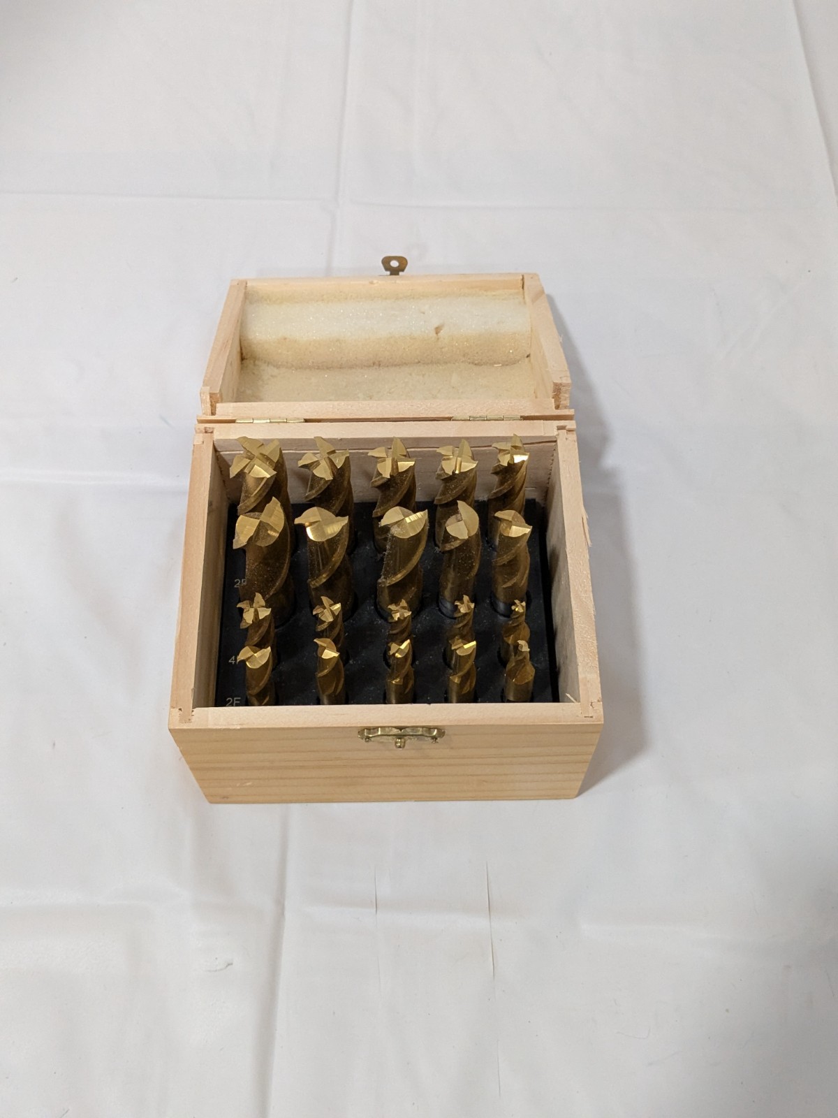 MHC 20 Pc Square End Mill Set 3/16″ to 3/4″, 2 & 4 Flute 320-0000 DAMAGED CASE