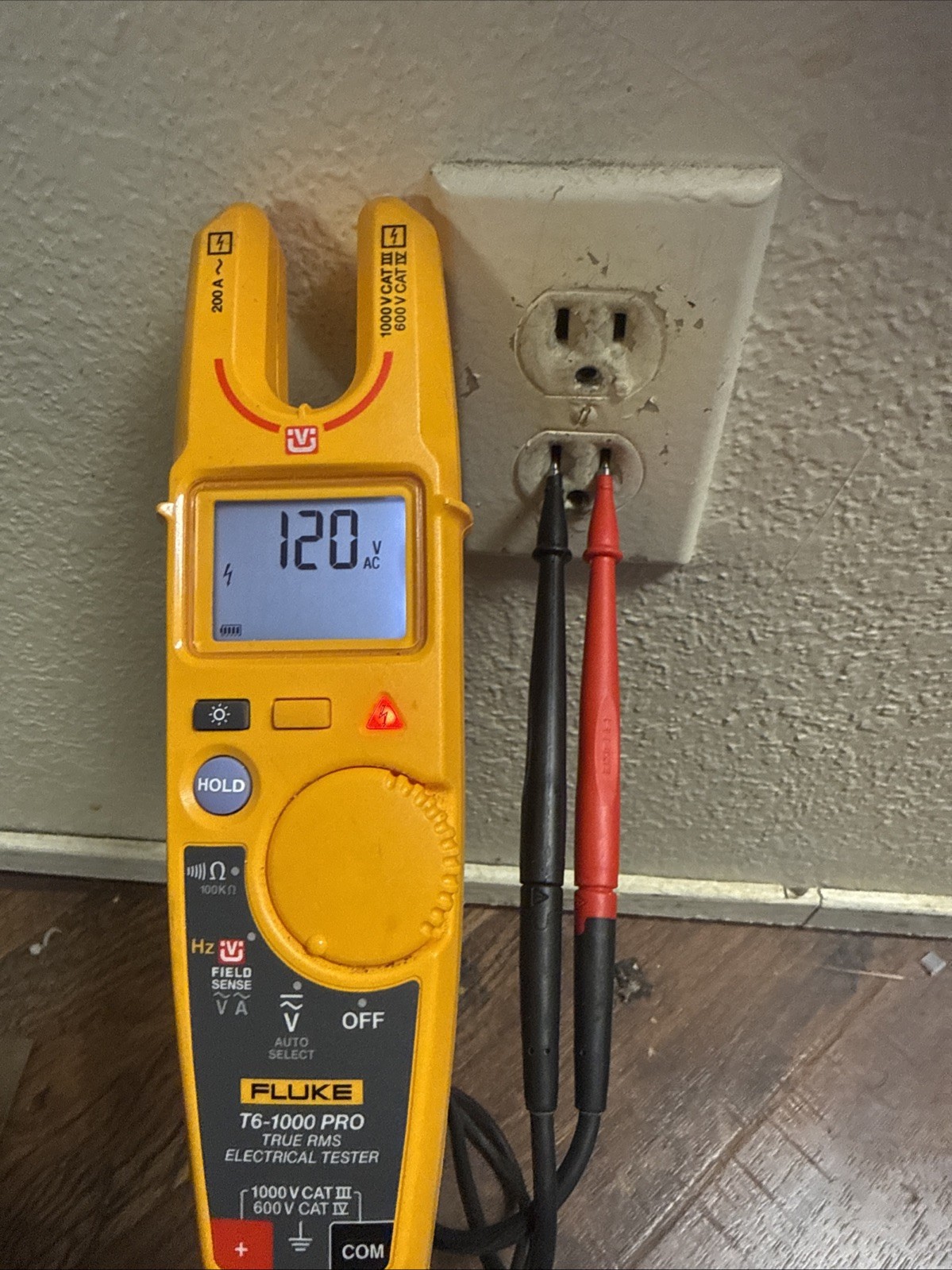 Fluke T6-1000 PRO True RMS Multimeter Tester 1000V CAT III/IV Field Sense