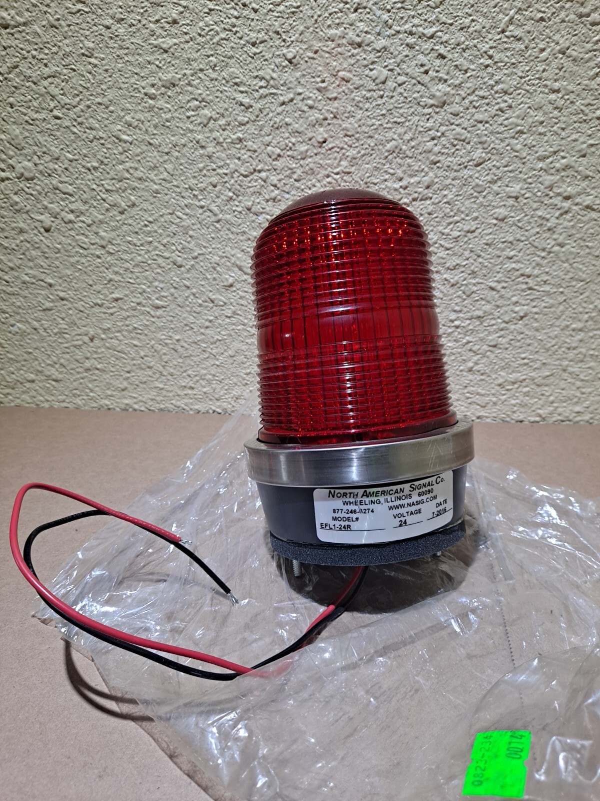 NEW NORTH AMERICAN SIGNAL CO. EFL1-24R 24 VOLT FLASHING RED LIGHT FastShip