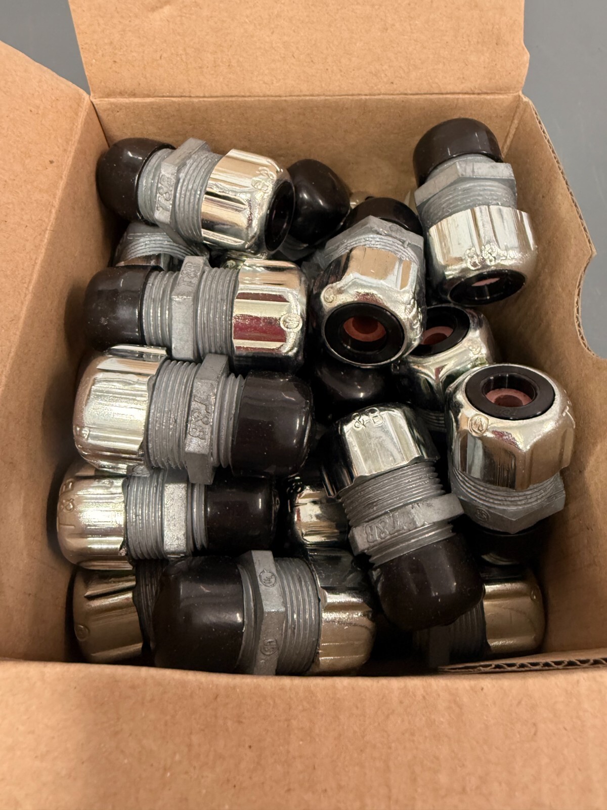 25 Thomas & Betts 1/2″ Straight Liquidtight Cord Connectors 0.125-0.250