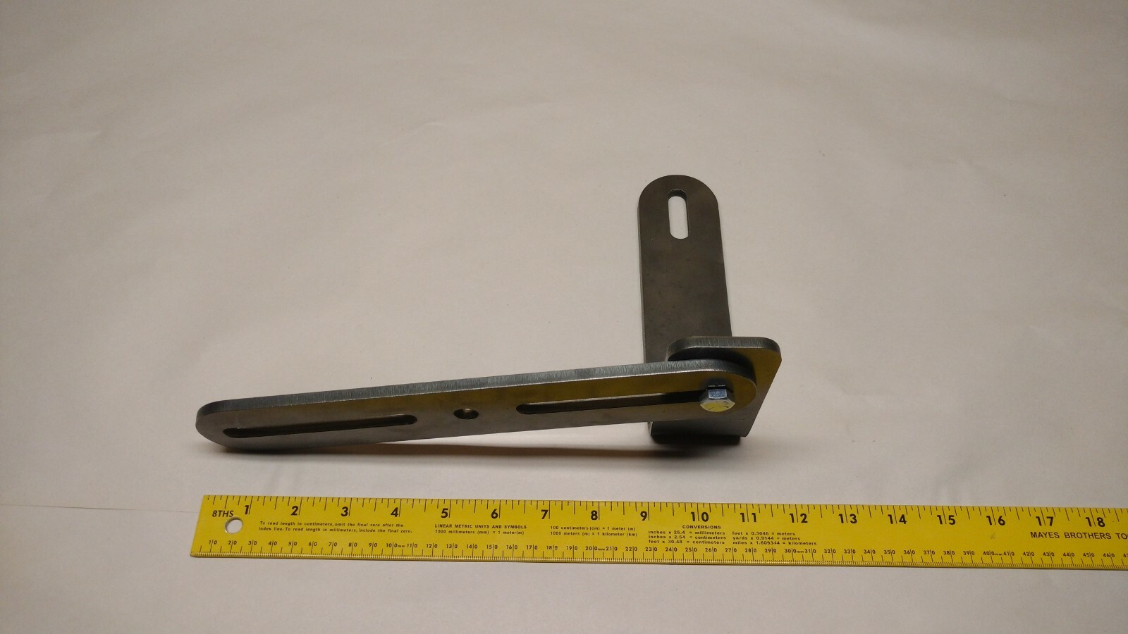 UNIVERSAL TRACTOR MONITOR MOUNTING BRACKET KIT – JOHN DEERE – CASE IH – AGCO