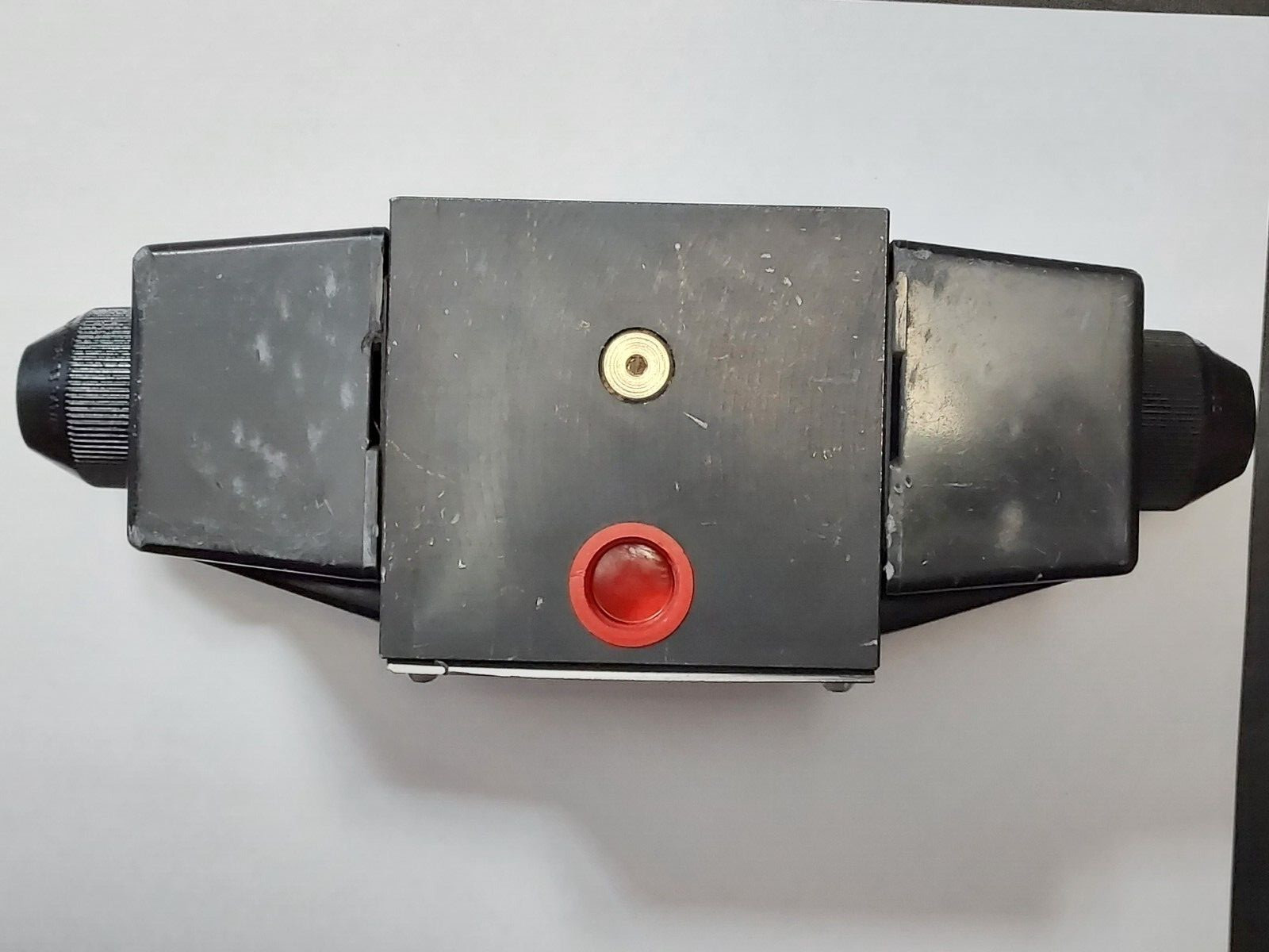 Vickers Pilot Valve 879159 DG4S4-016C-U-B-60 110V50 .85amp 120V60 .69amp