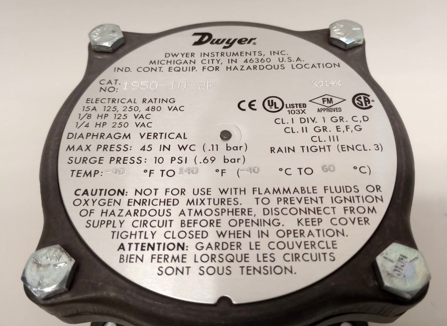 Dwyer 1950-10-2F Differential Pressure Switch 114037-05