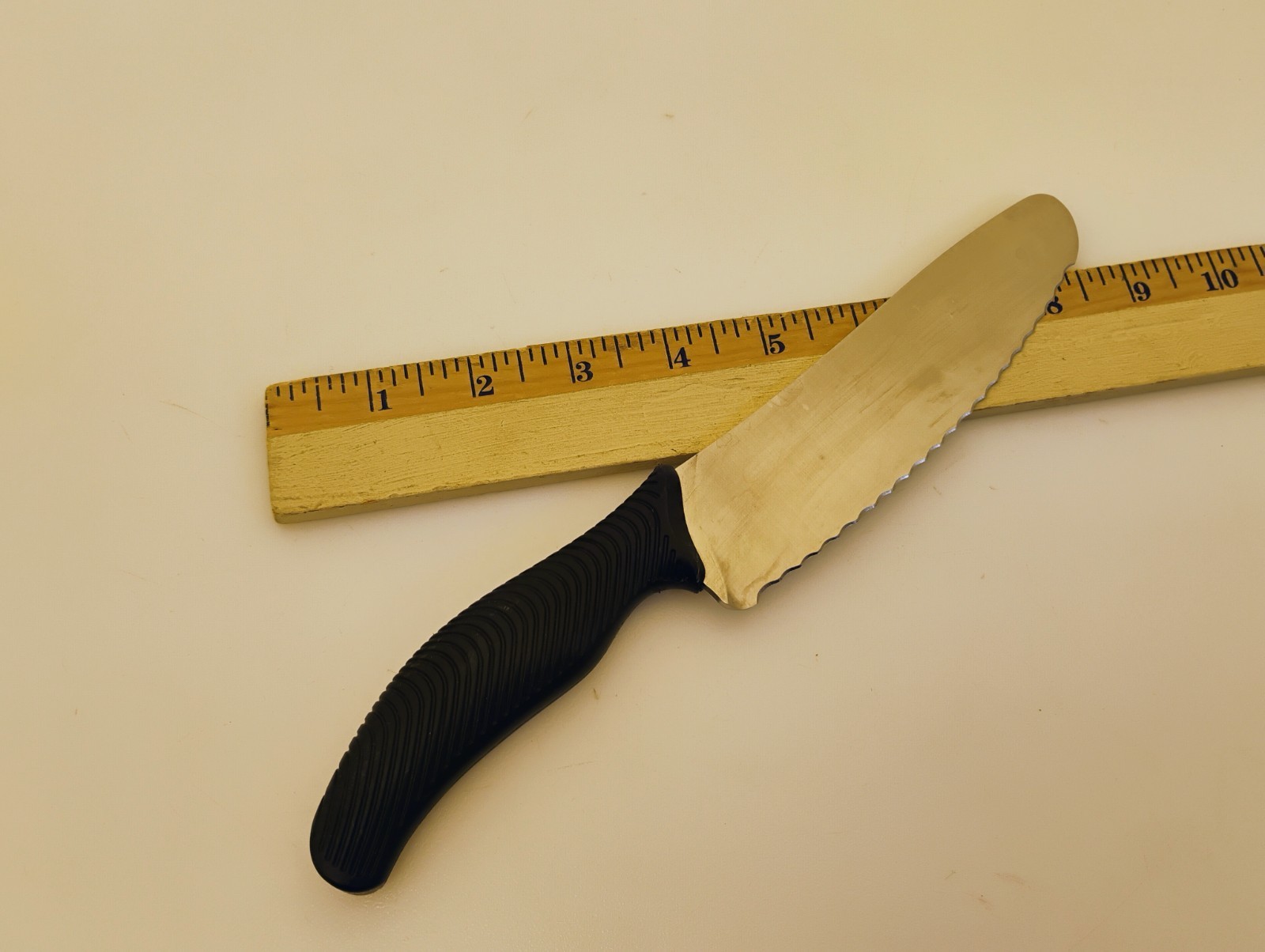 Cascade USA Ken Onion Culinary Design 6″ Scalloped Edge Sandwich Utility Knife