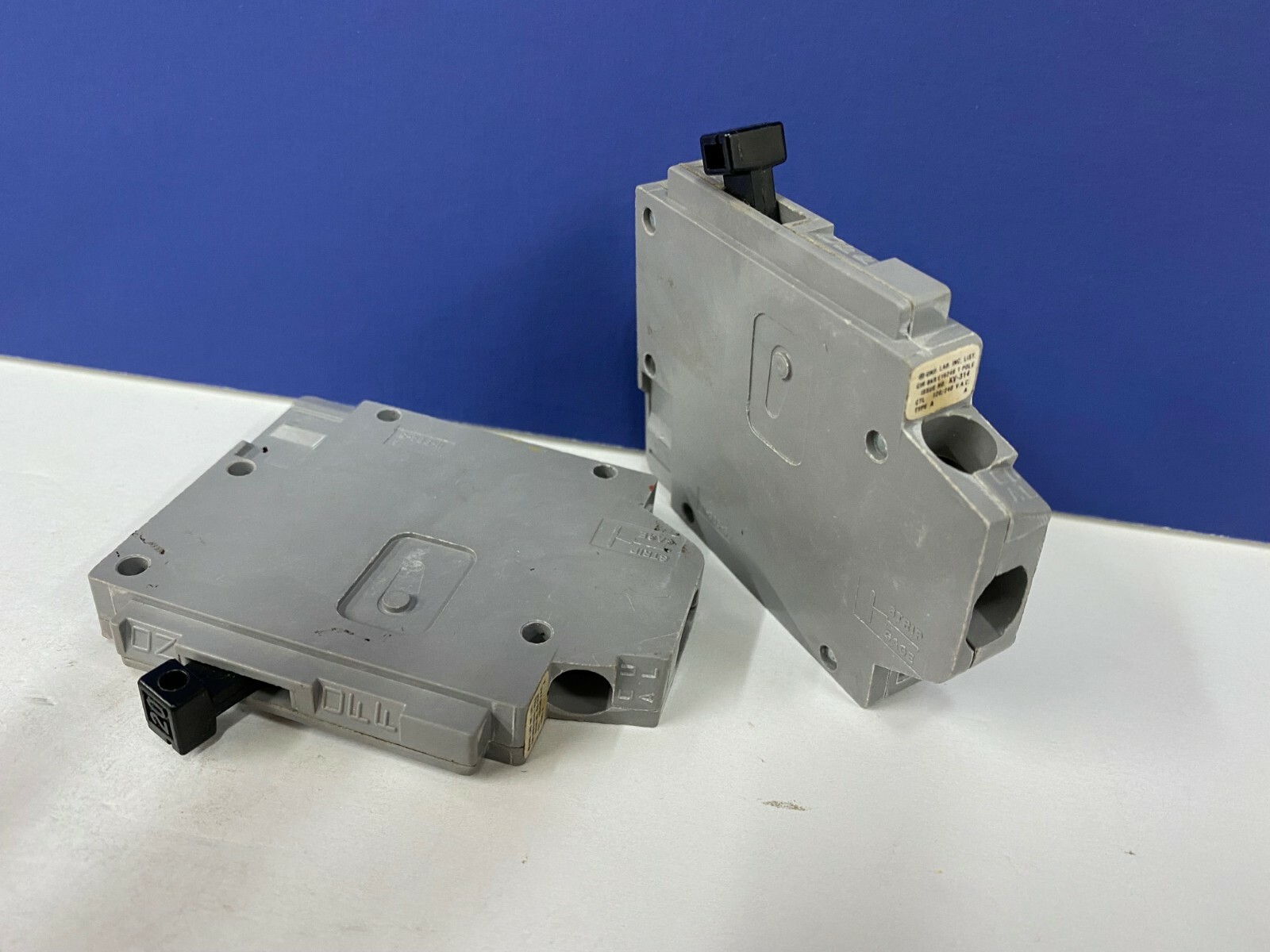 2-PK 20A Single Pole Type A 120/240VAC Circuit Breaker GTE Sylvania NEW A-120