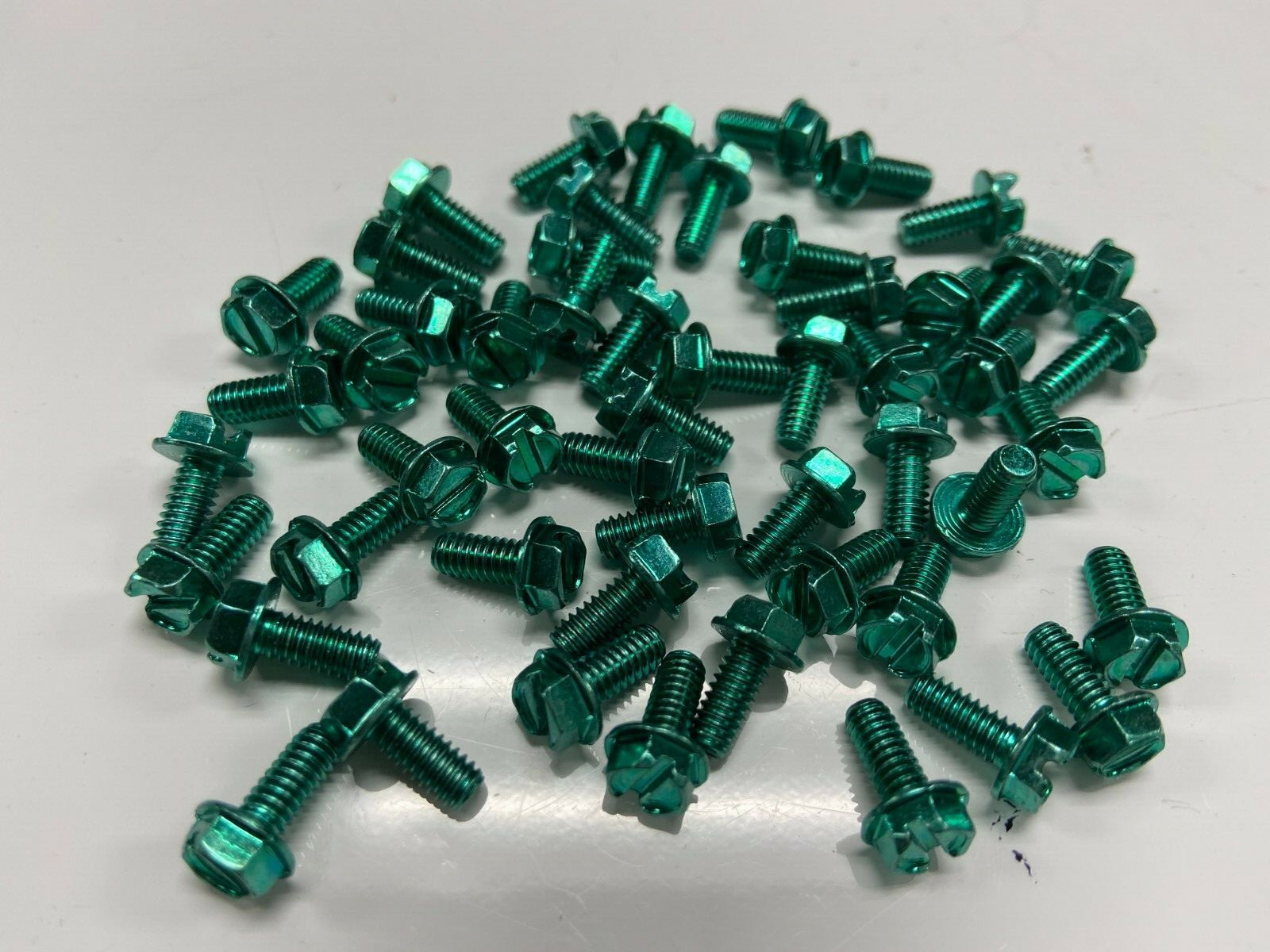 HEX WASHER GROUND SCREW 8-32 X 3/8 HWH SLTD SERR T/C TYPE 1 GREEN 100 PCS
