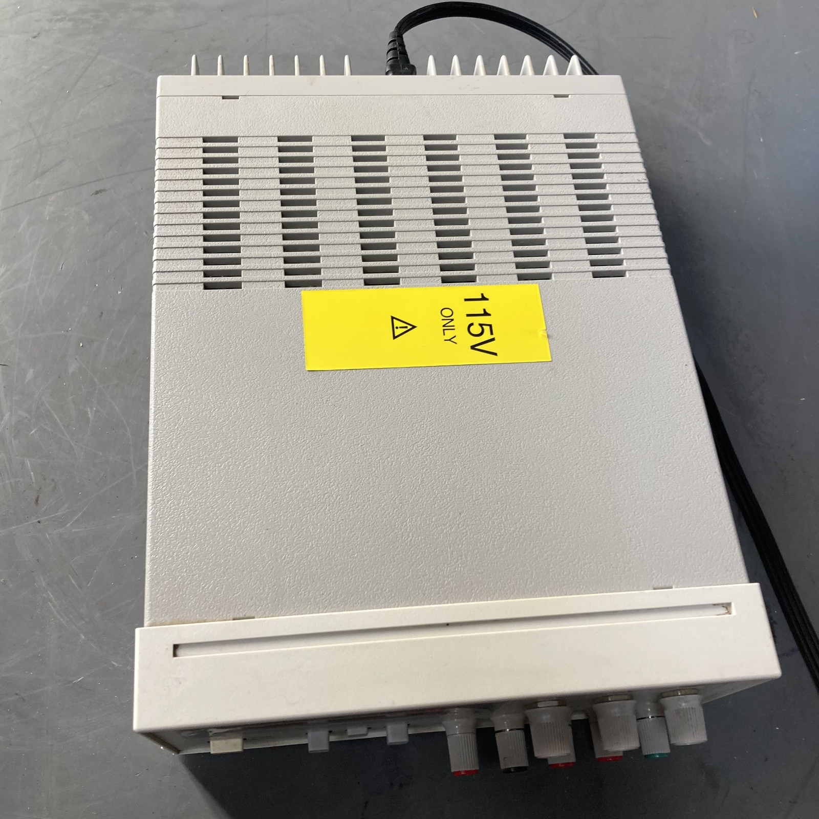 Agilent/Keysight E3630A 0-6V 2.5A/0-±20V 0.5A TRIPLE OUTPUT DC POWER SUPPLY