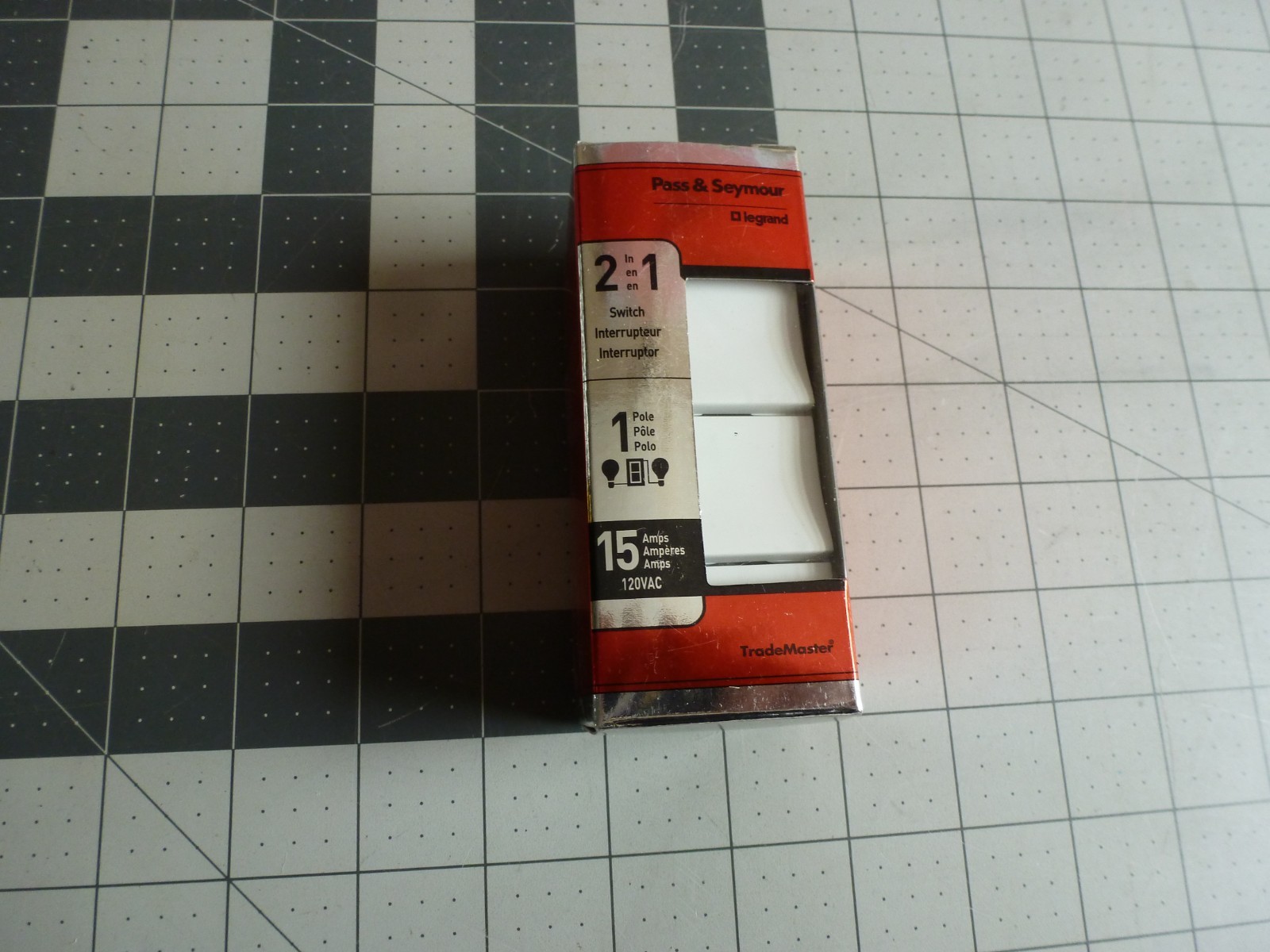 Pass & Seymour / LeGrand TM811-WCC6 Light Switch: 2 in 1 – 15A – 1 Pole – White