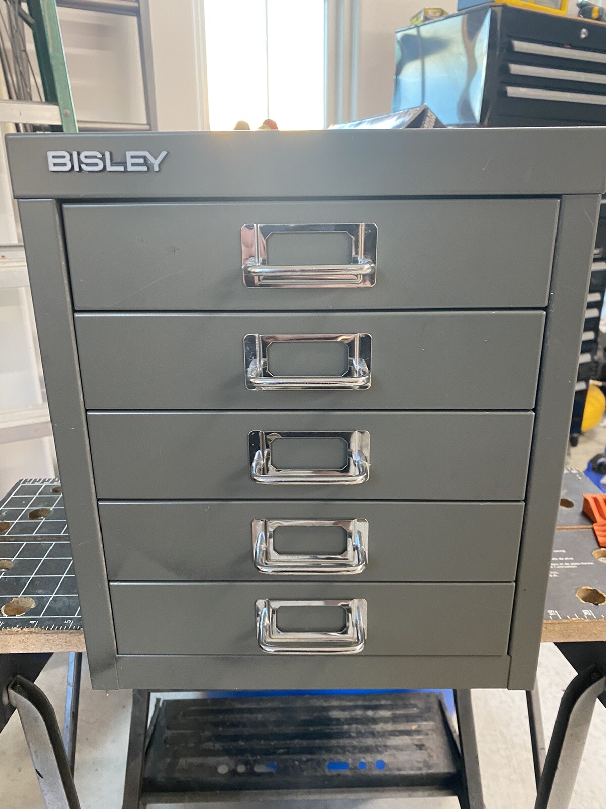 bisley 5 drawer cabinet With 5 Drawer Inserts. New This Is $175