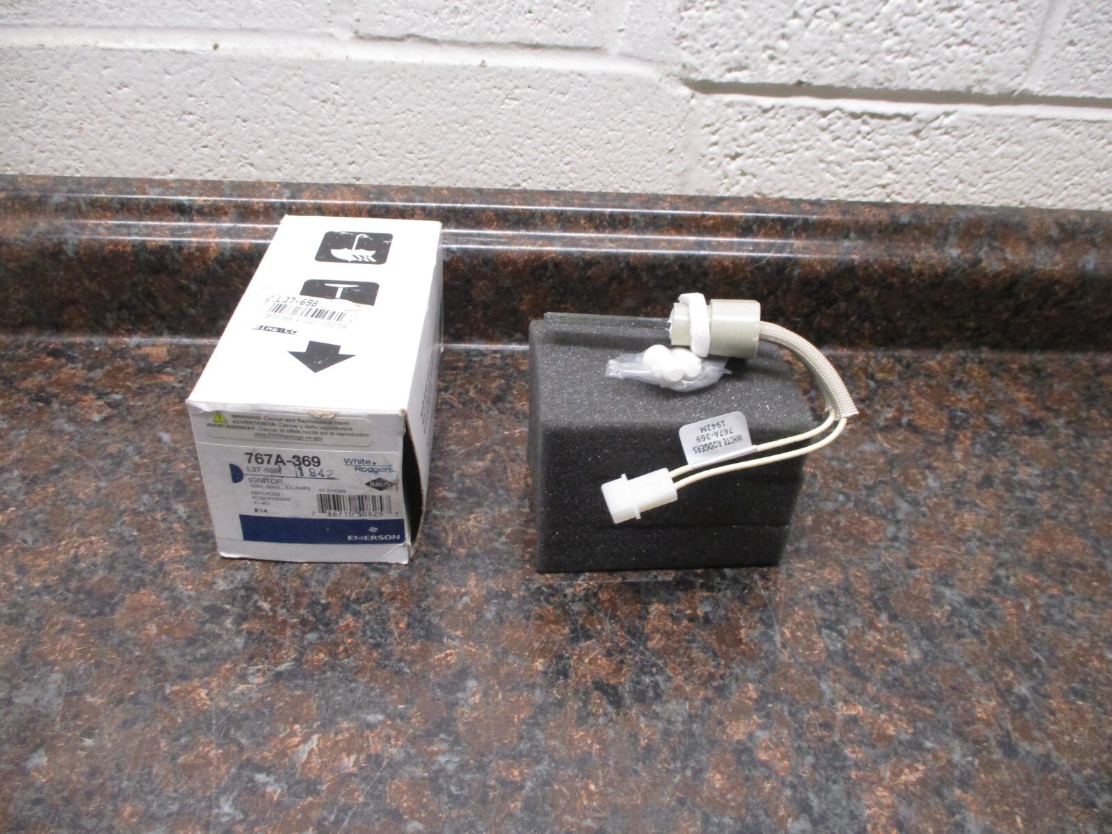 OEM White-Rodgers Emerson Furnace Ignitor 120 volt 60Hz 5.0Amps P/N: 767A-369