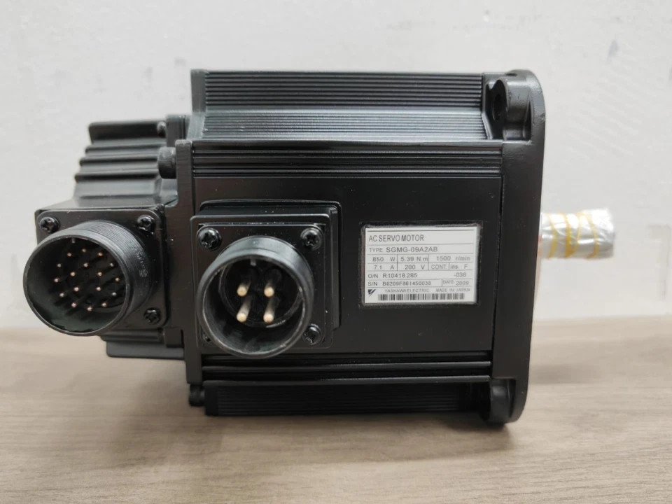 2 years warranty New Yaskawa SGMG-09A2AB AC SERVO MOTOR SGMG09A2AB