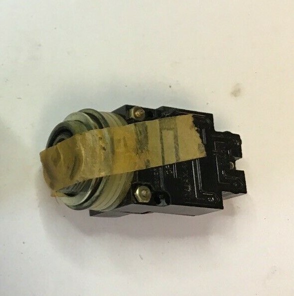 GENERAL ELECTRIC CR104B101 SELECTOR SWITCH 2POS 150V W/O KNOB&RING