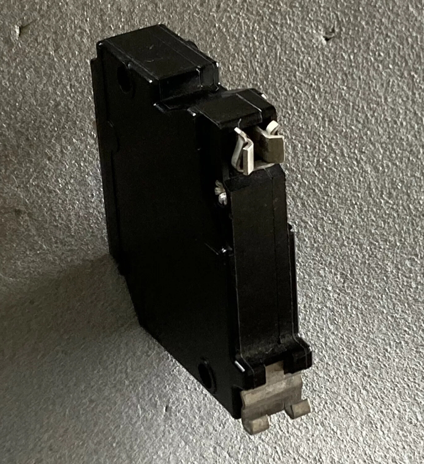 (1) CH120 Cutler-Hammer Type CH 1 Pole 20 Amp 120v METAL FOOT / FULL NOTCH Used