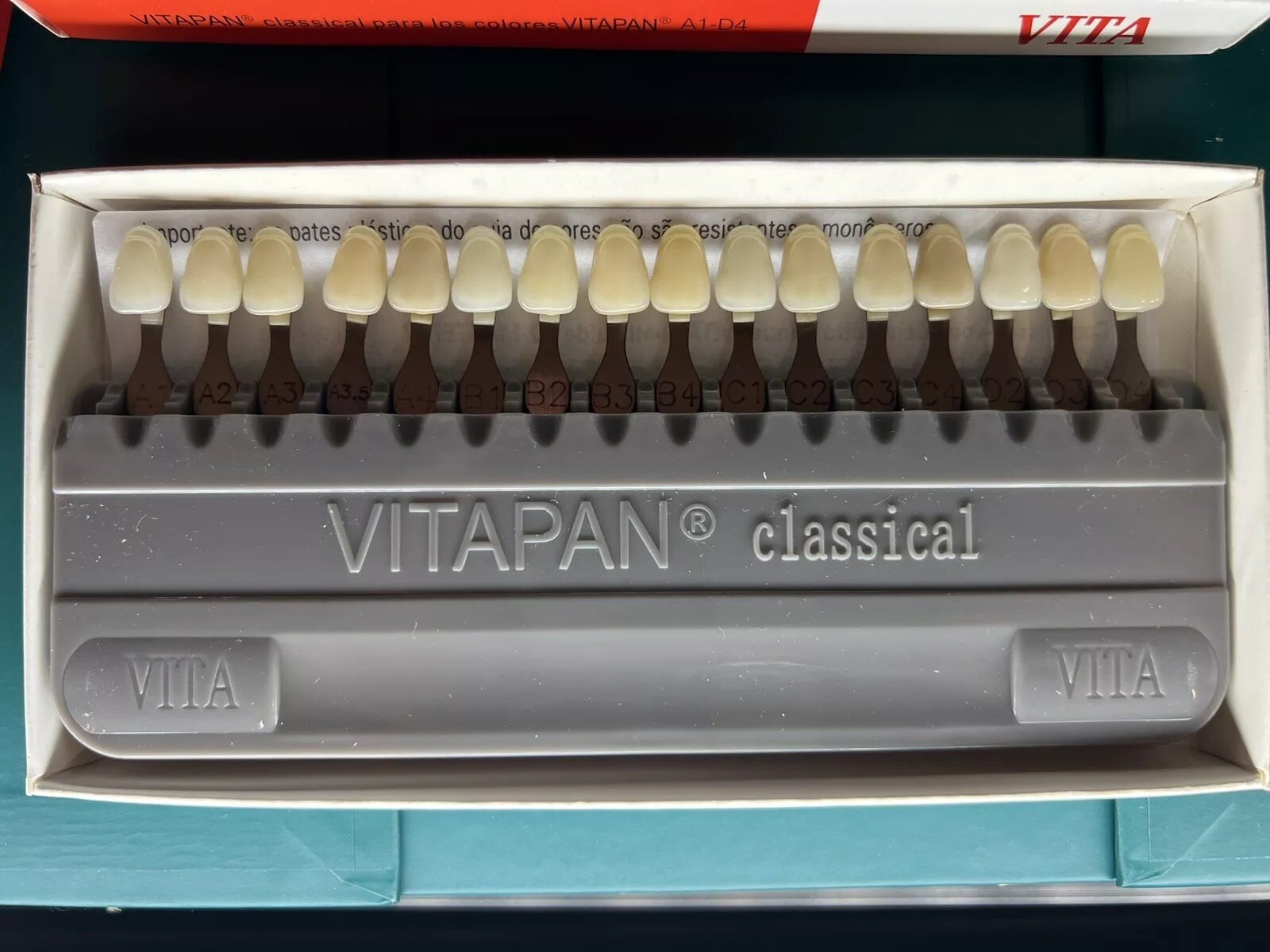 Porcelain Shade Guide Classical 16 Colors VITA Classical / colorimetro dental