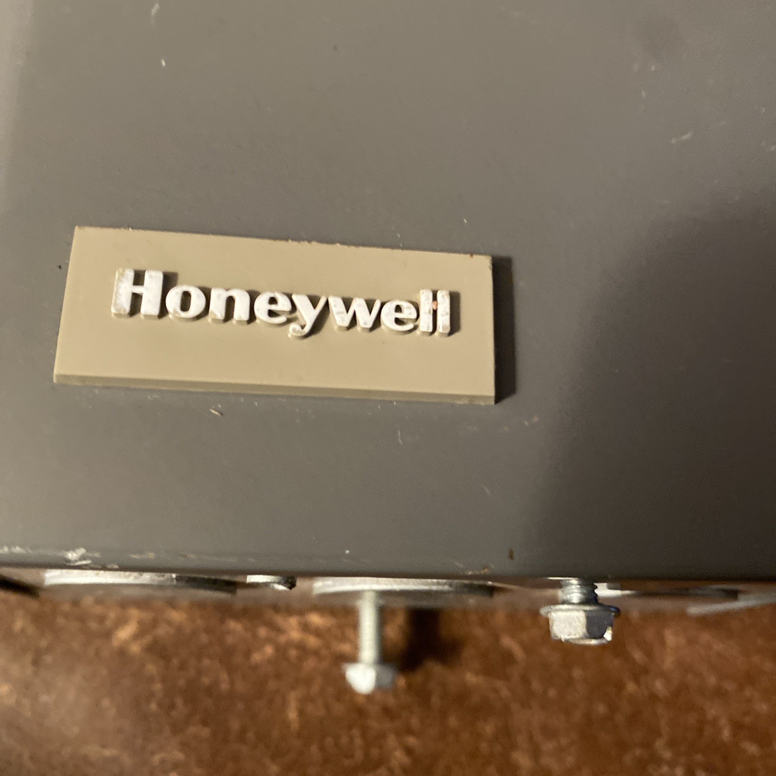 Honeywell Triple Aquastat Relay L8124A,C Open Box No Packaging New