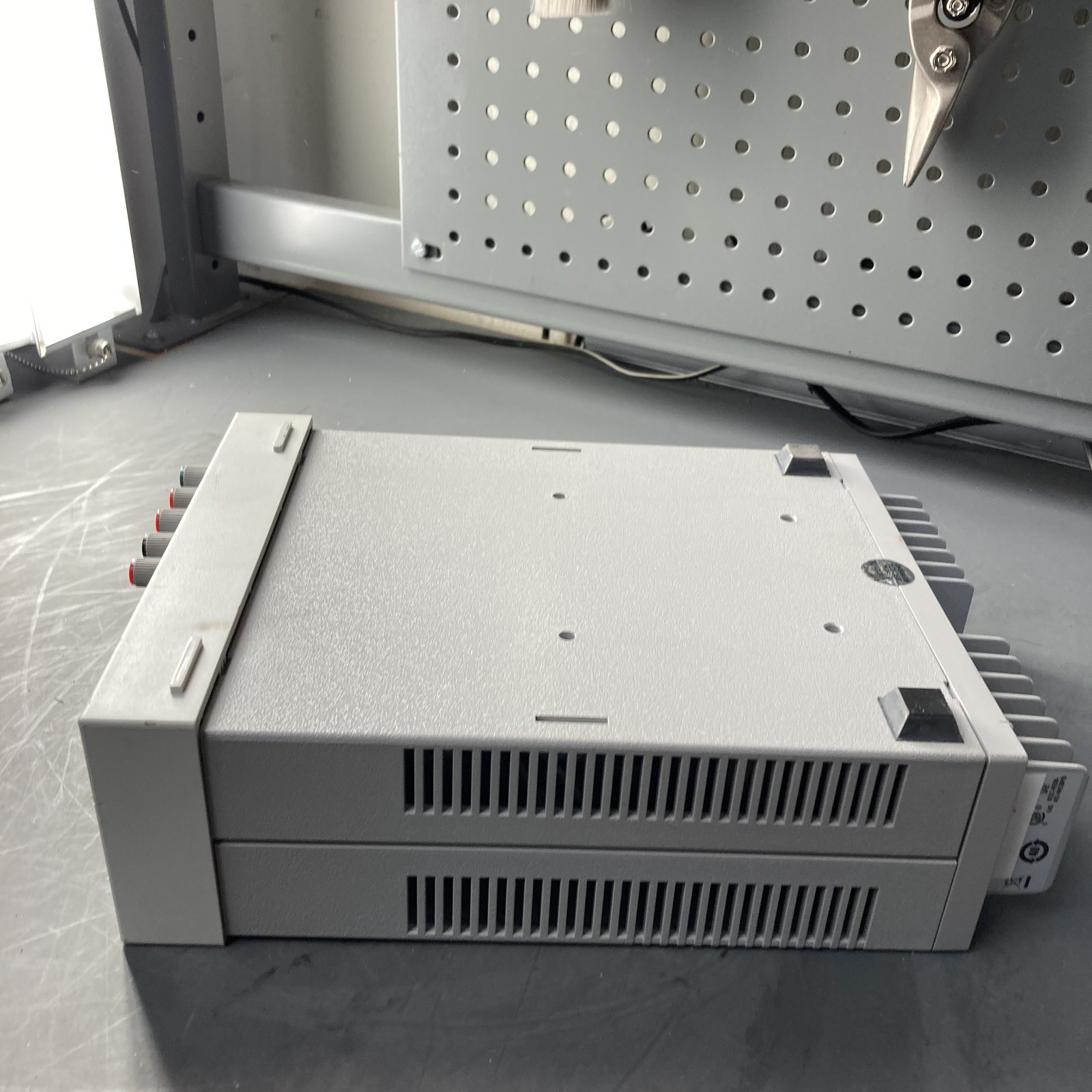 Agilent/Keysight E3630A 0-6V 2.5A/0-±20V 0.5A TRIPLE OUTPUT DC POWER SUPPLY