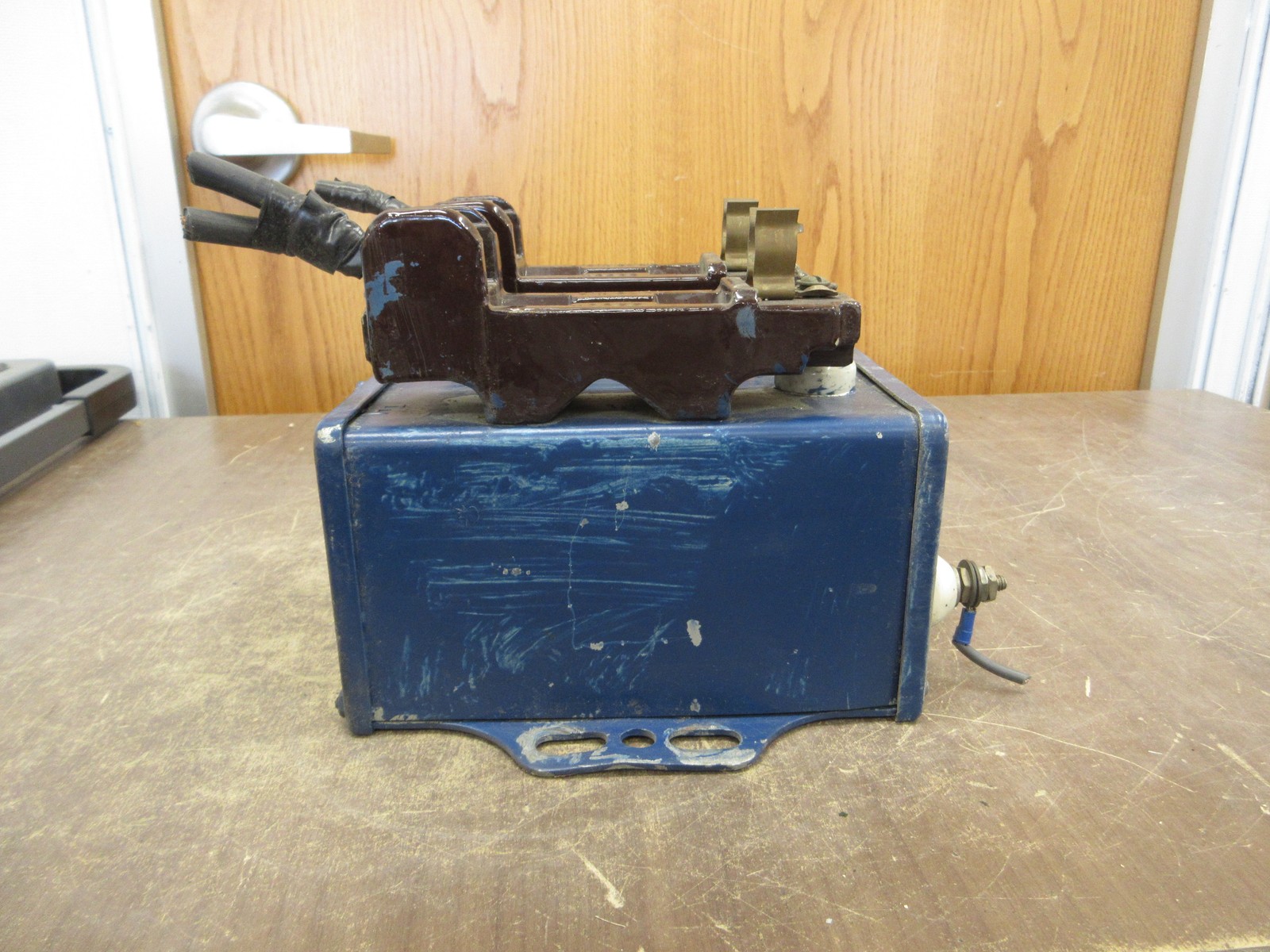 GE Type E-22 Potential Transformer 3109113 50VA Pri: 2.2kV Sec: 110V 60Hz Used