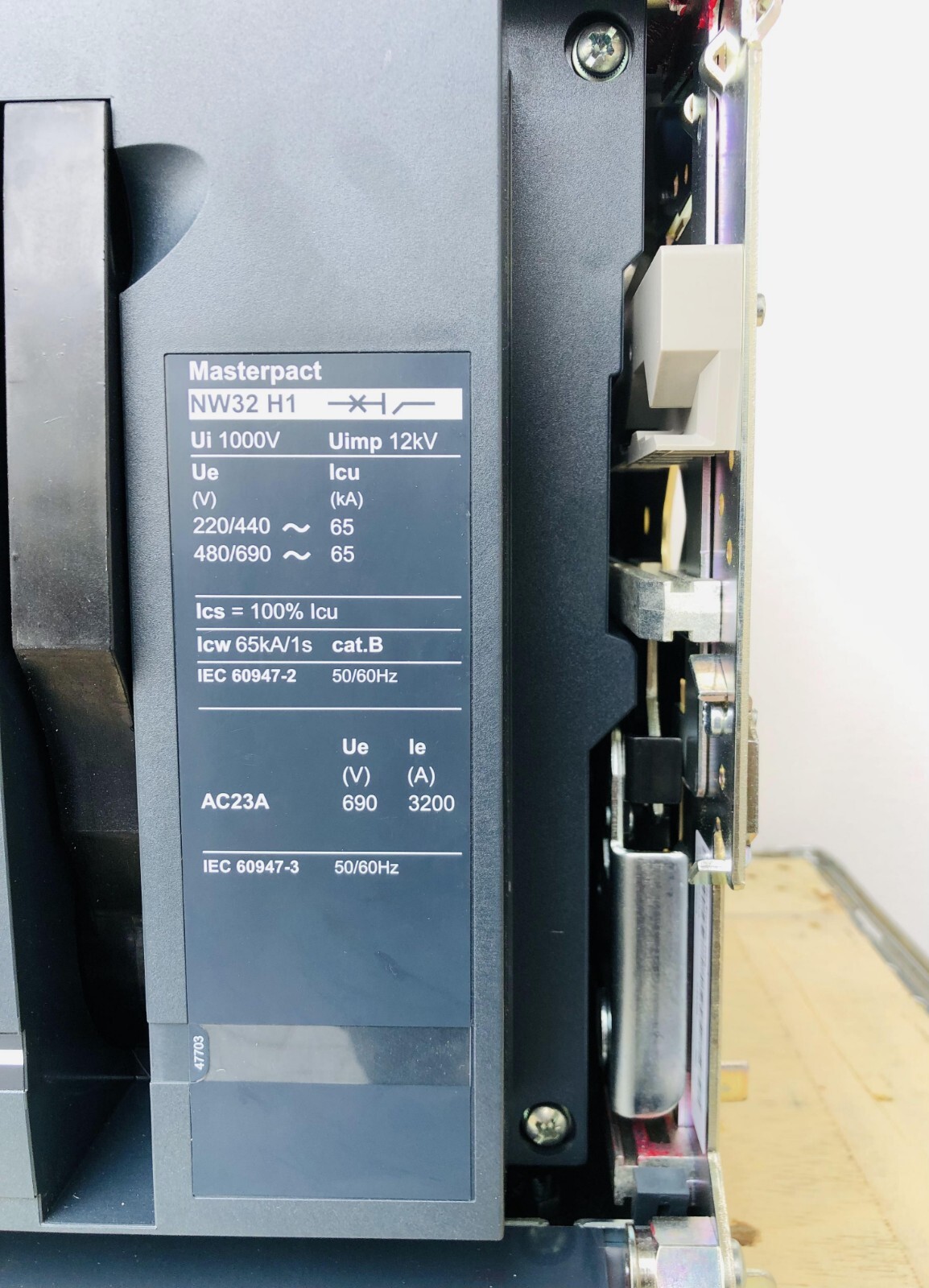 Schneider Electric NW32H1 Masterpact ACB Air Circuit Breaker 3200A 3P 6.0 A