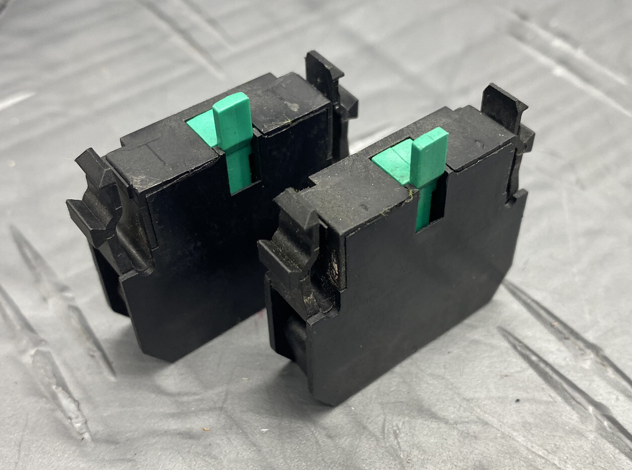 Cutler Hammer E22B2 Eaton Contact Block Ser. A1 600VAC E22 Series (Lot of 2)