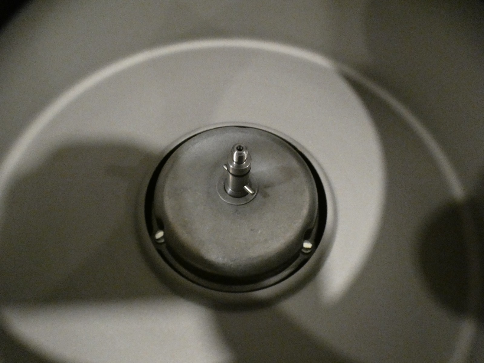 EPPENDORF CENTRIFUGE 5702 Bench Top/Counter Top Powers On, No Error Codes