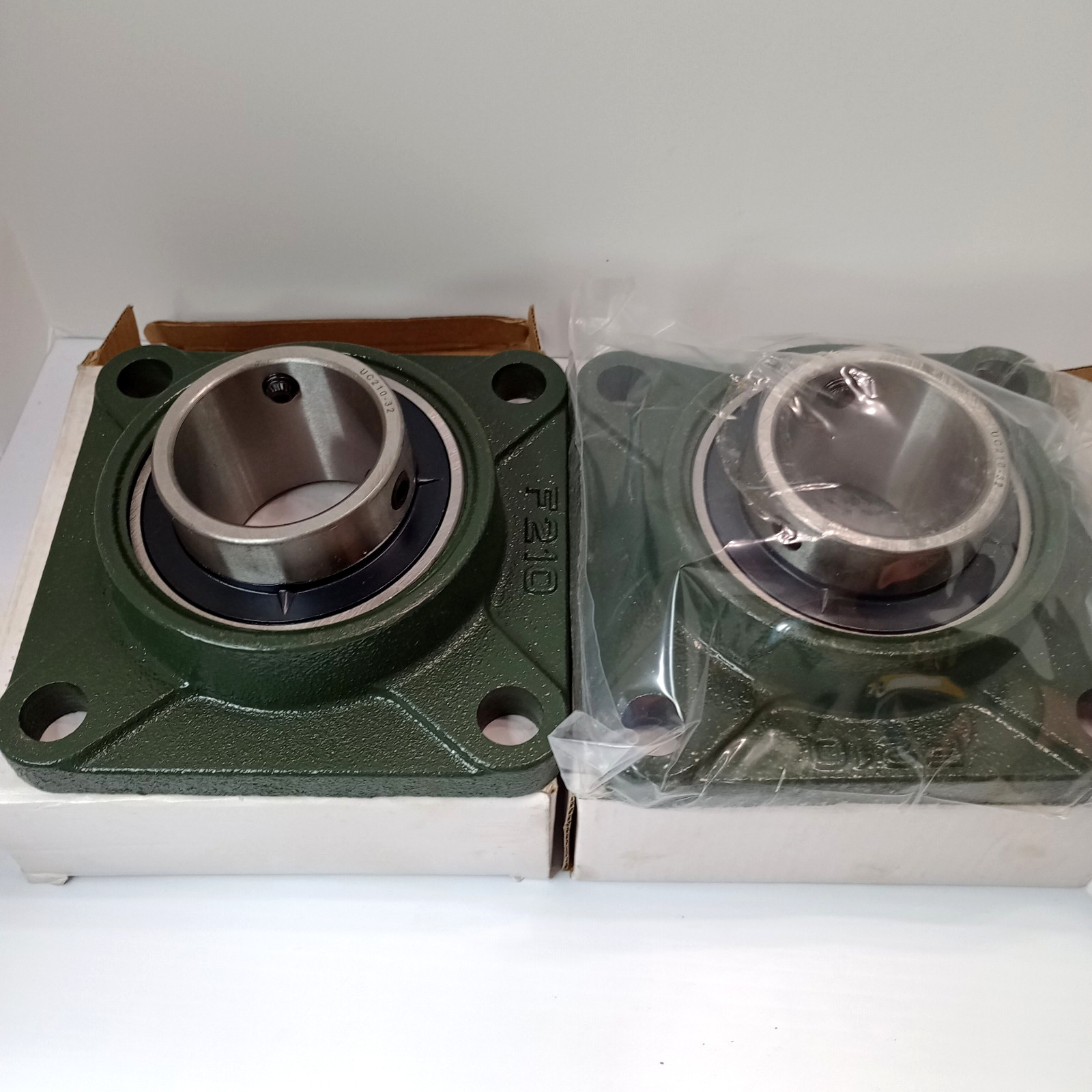 lot 2 Summit UCF210-32 2″ Square Flange Mount Bearing Unit Pillow Block UC210-32
