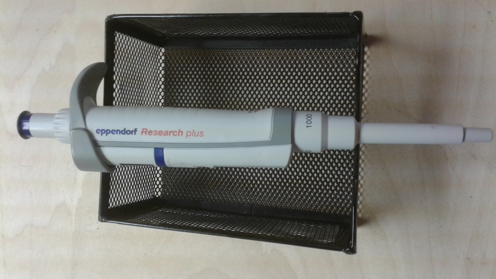 EPPENDORF RESEARCH PLUS ADJUSTABLE PIPETTOR 100ul-1000ul