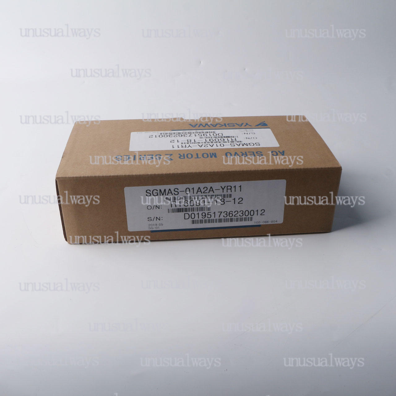 1piece Yaskawa Servo Motor SGMAS-01A2A-YR11 NEW