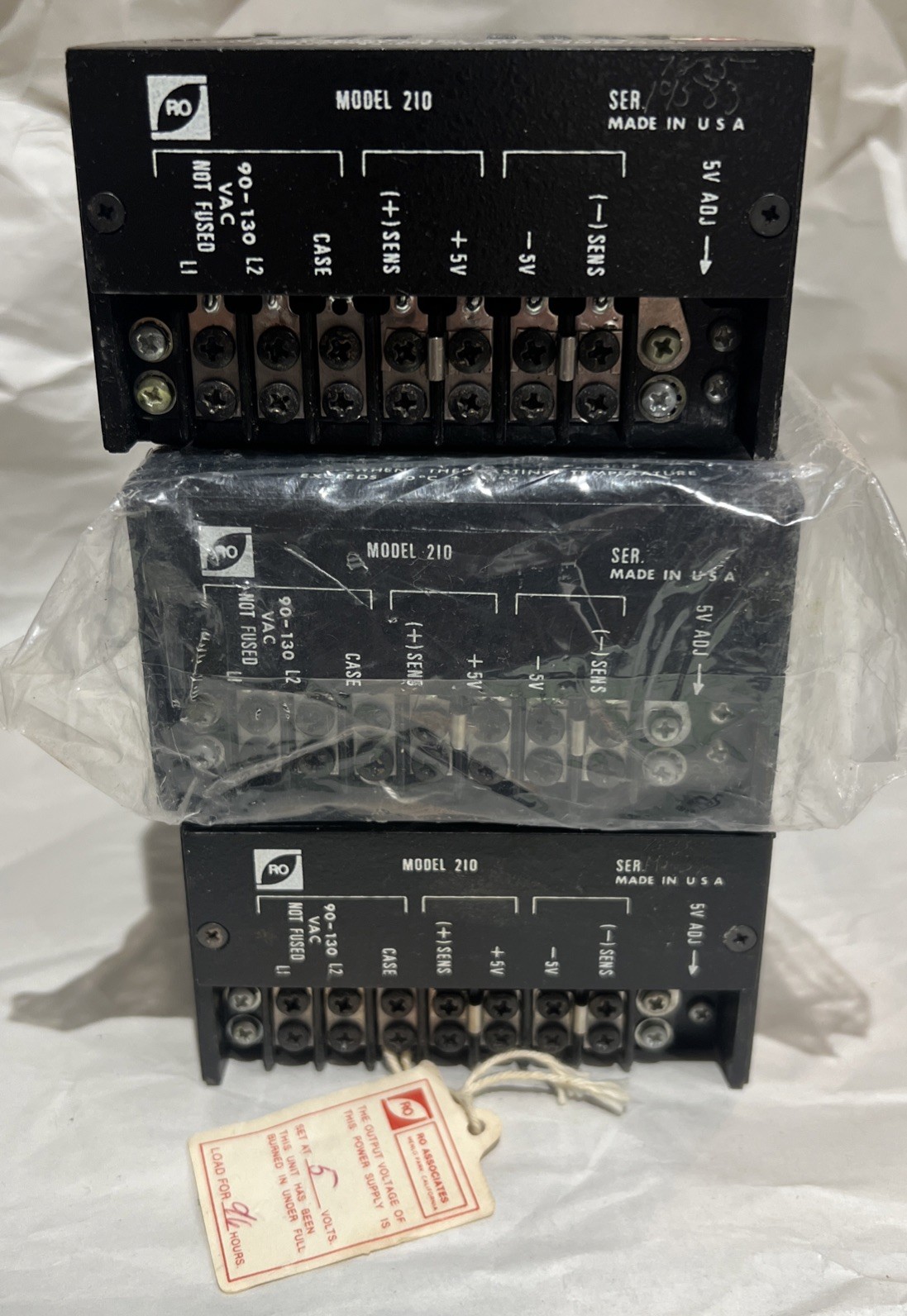 Lot 3 RO ASSOCIATES 210 019520-001 5VDC POWER SUPPLY 90-130VAC NEW OLD STOCK K