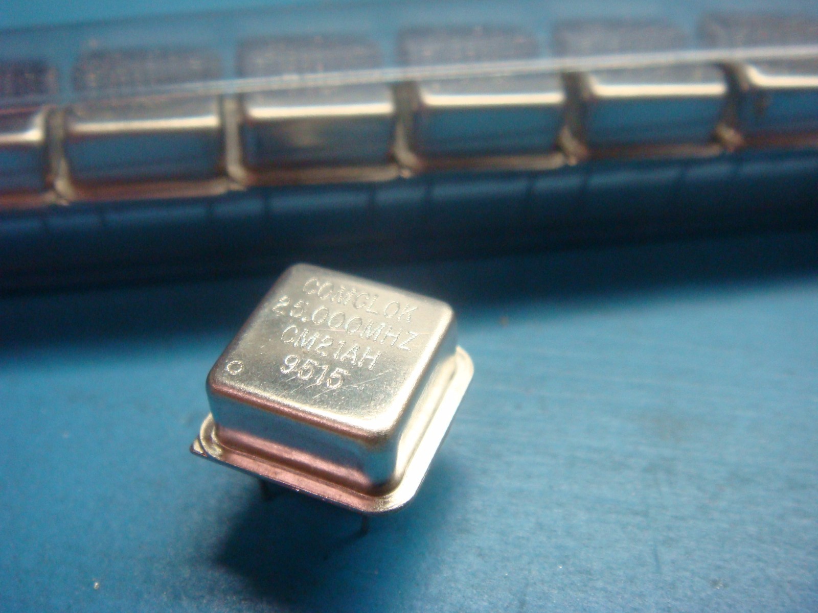 (5) COMCLOK CM21AH-25.000 25 MHz 5V 8 PIN HCMOS CRYSTAL CLOCK OSCILLATOR