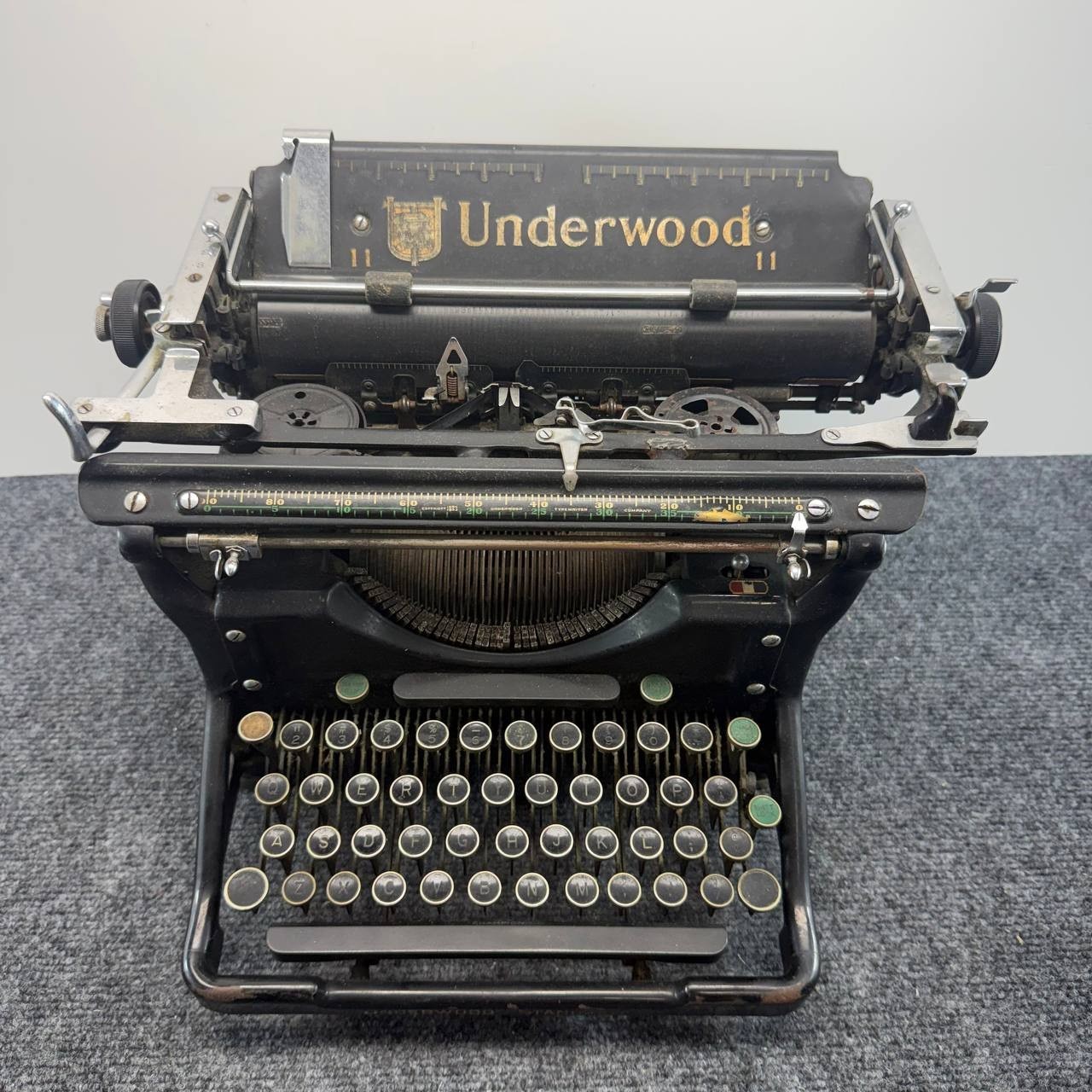 Underwood Model 11 Vintage Desktop Typewriter Glass Keys Black Untested